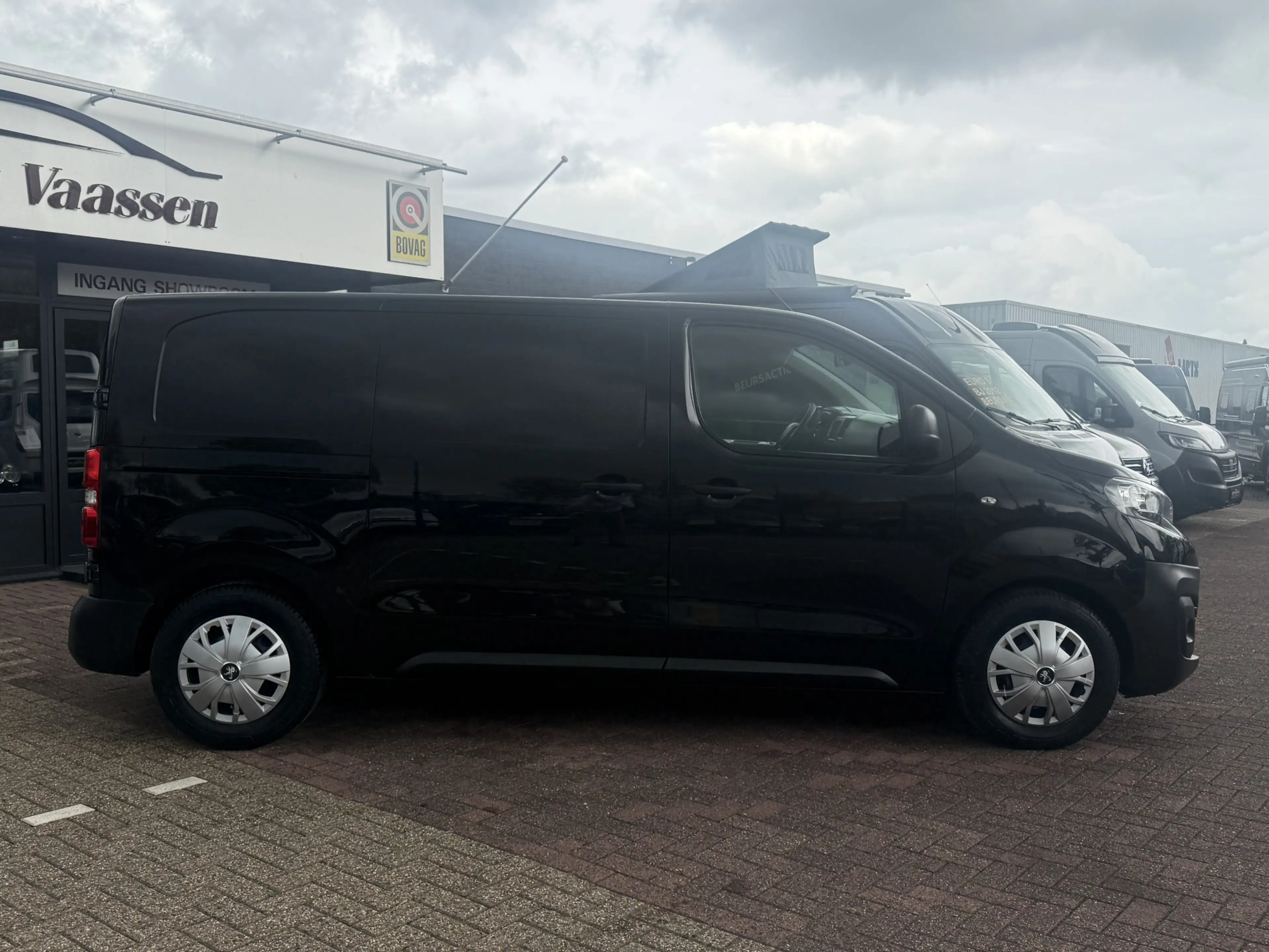 Peugeot Expert 2.0 BlueHDI 180 Premium automaat 177 pk org nl aut — photo 3