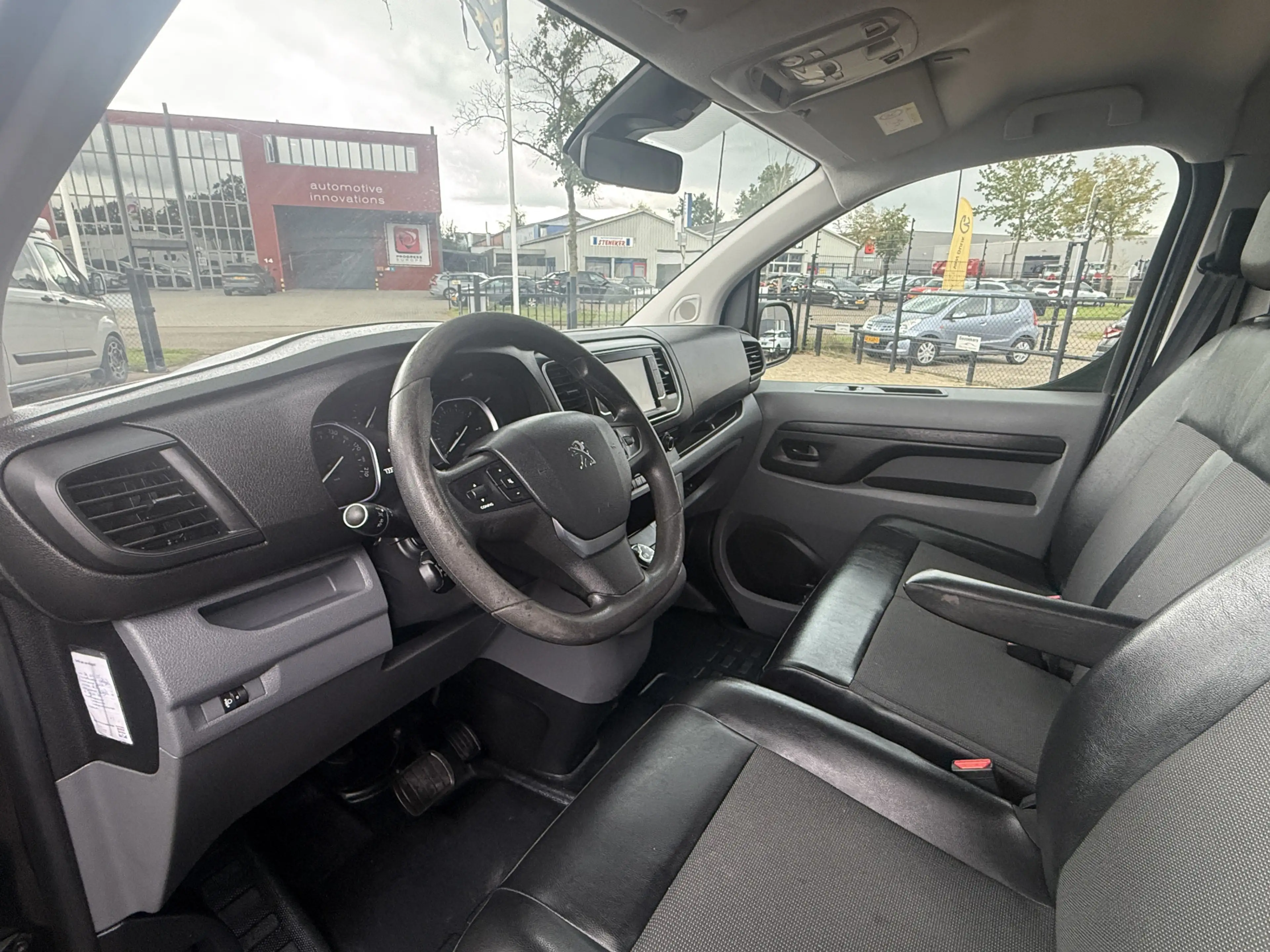 Peugeot Expert 2.0 BlueHDI 180 Premium automaat 177 pk org nl aut — photo 9