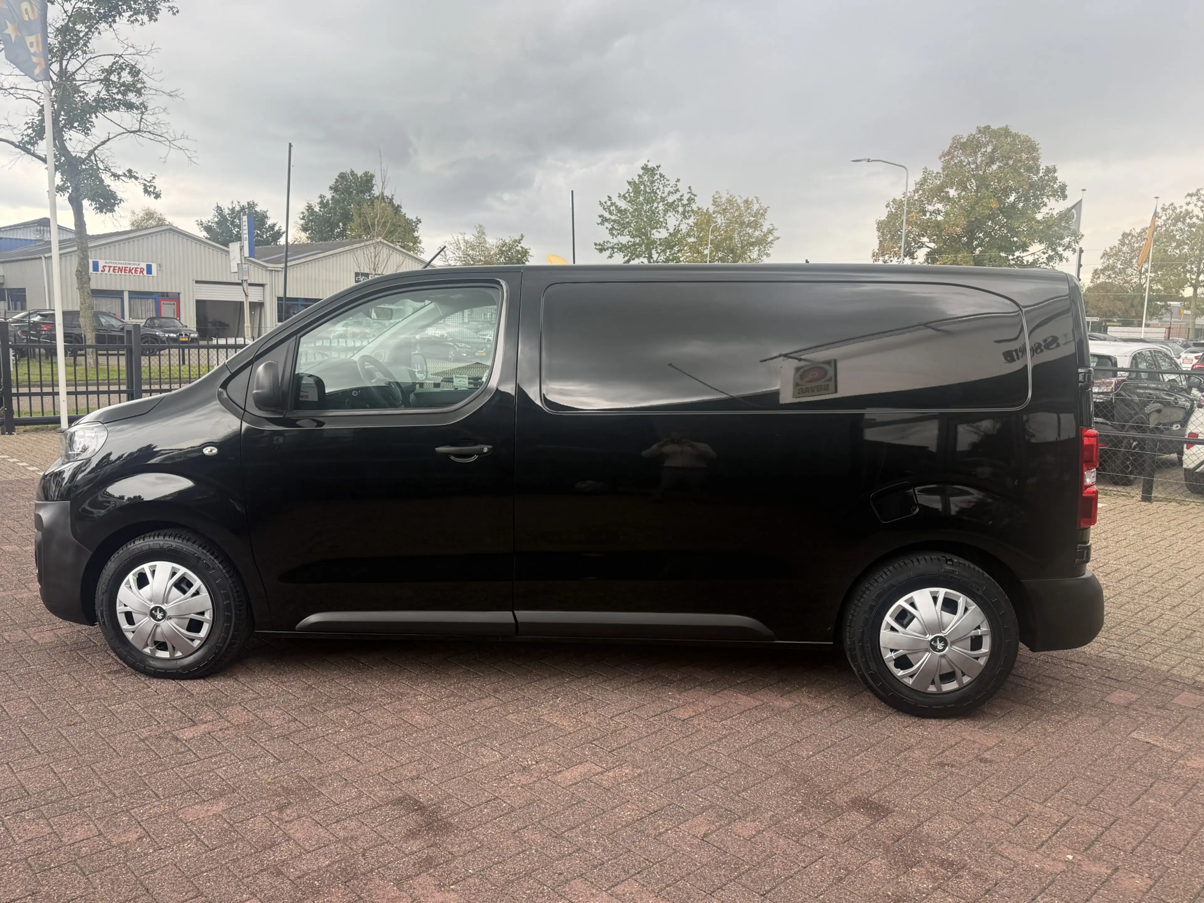 Peugeot Expert 2.0 BlueHDI 180 Premium automaat 177 pk org nl aut — photo 8
