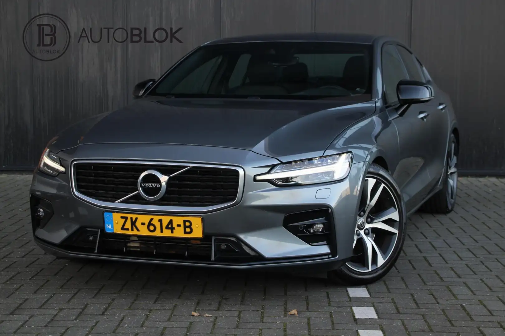 Volvo S60 2.0 T5 R-Design Grijs - 1