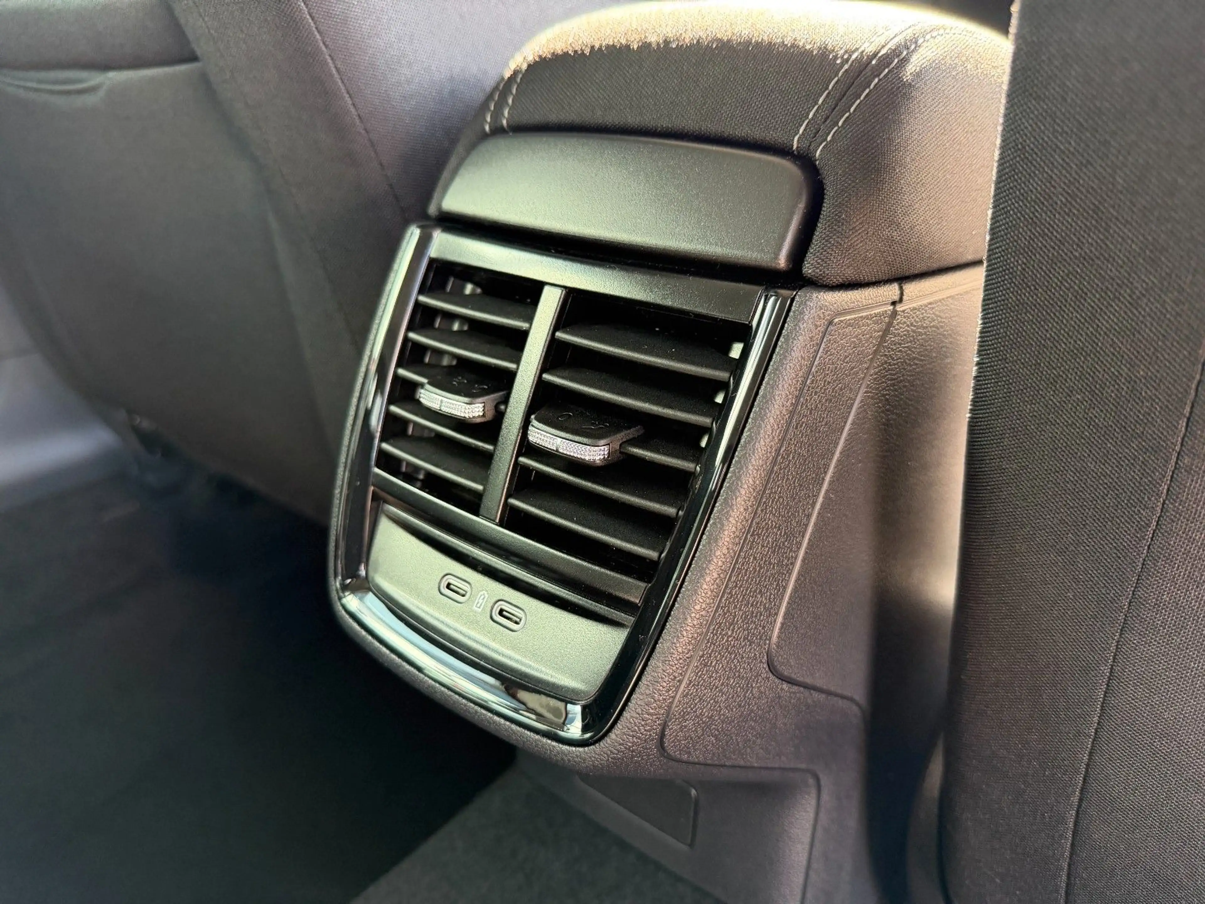 Skoda Kamiq 1.0 TSI DSG Selection AHK KAM LED 4J GAR — photo 10