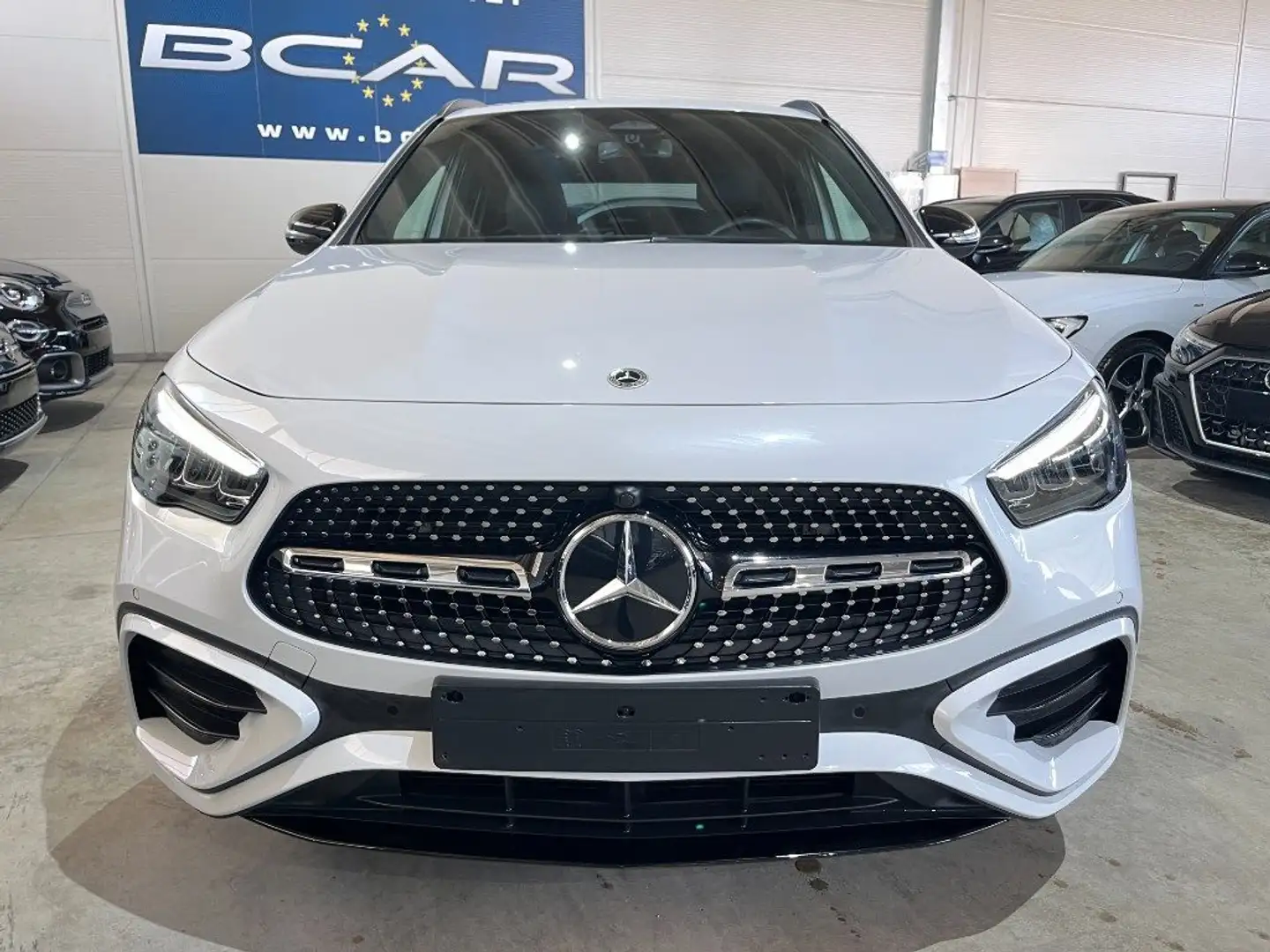Mercedes-Benz GLA 200 d Autom. AMG Premium Plus NIGHT/LED MULTICOL/TELEC Bianco - 2