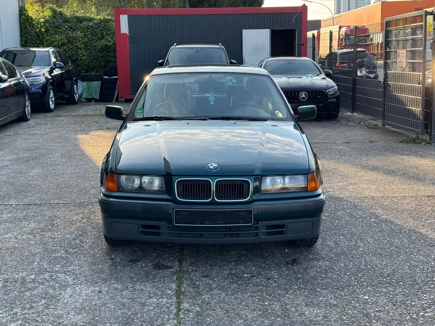 BMW 116 i/Schiebedach/09.27 TÜV/1 Hand Grün - 2