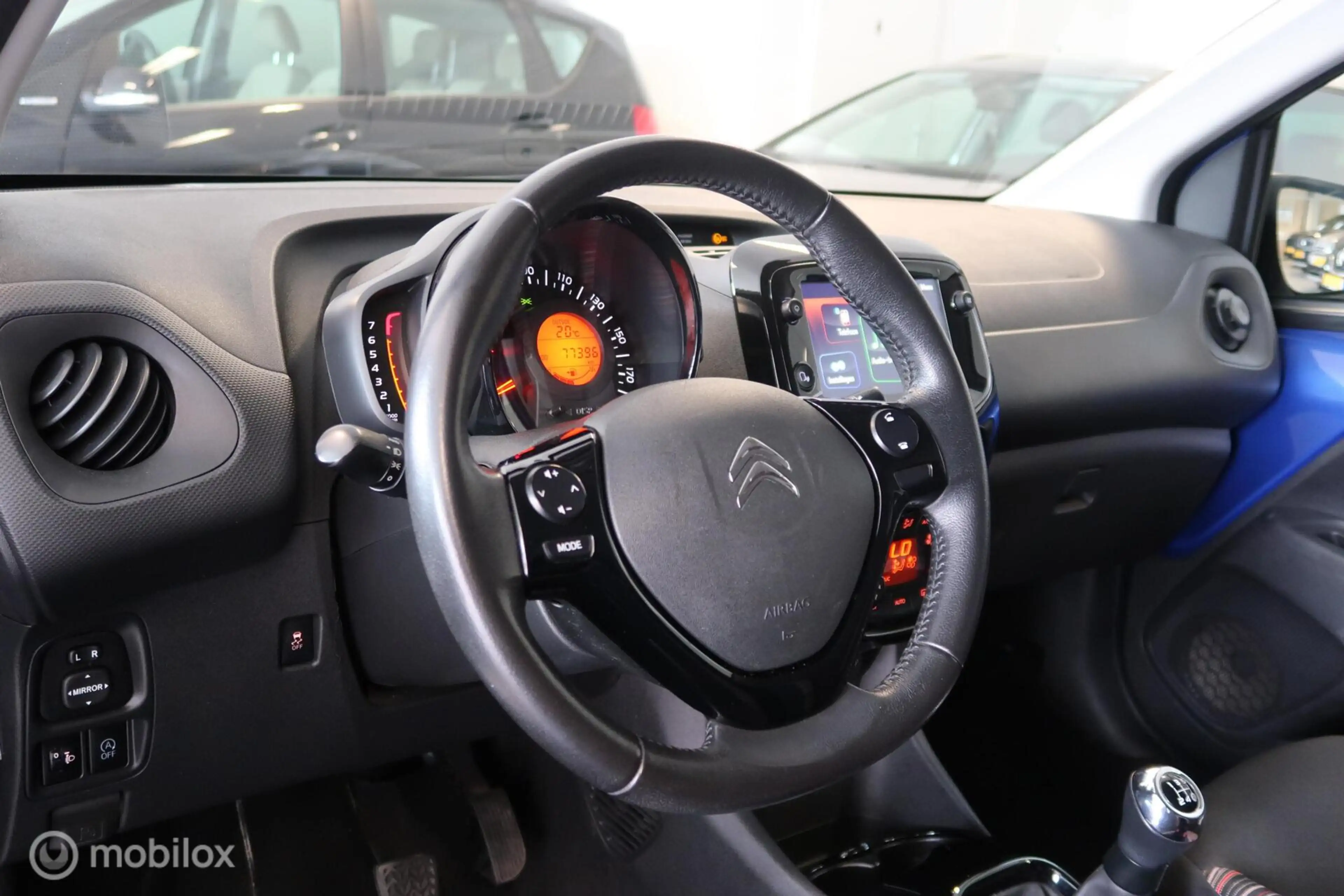 Citroen C1 1.0 VTi Shine Carplay Cruise Control Climate — photo 11