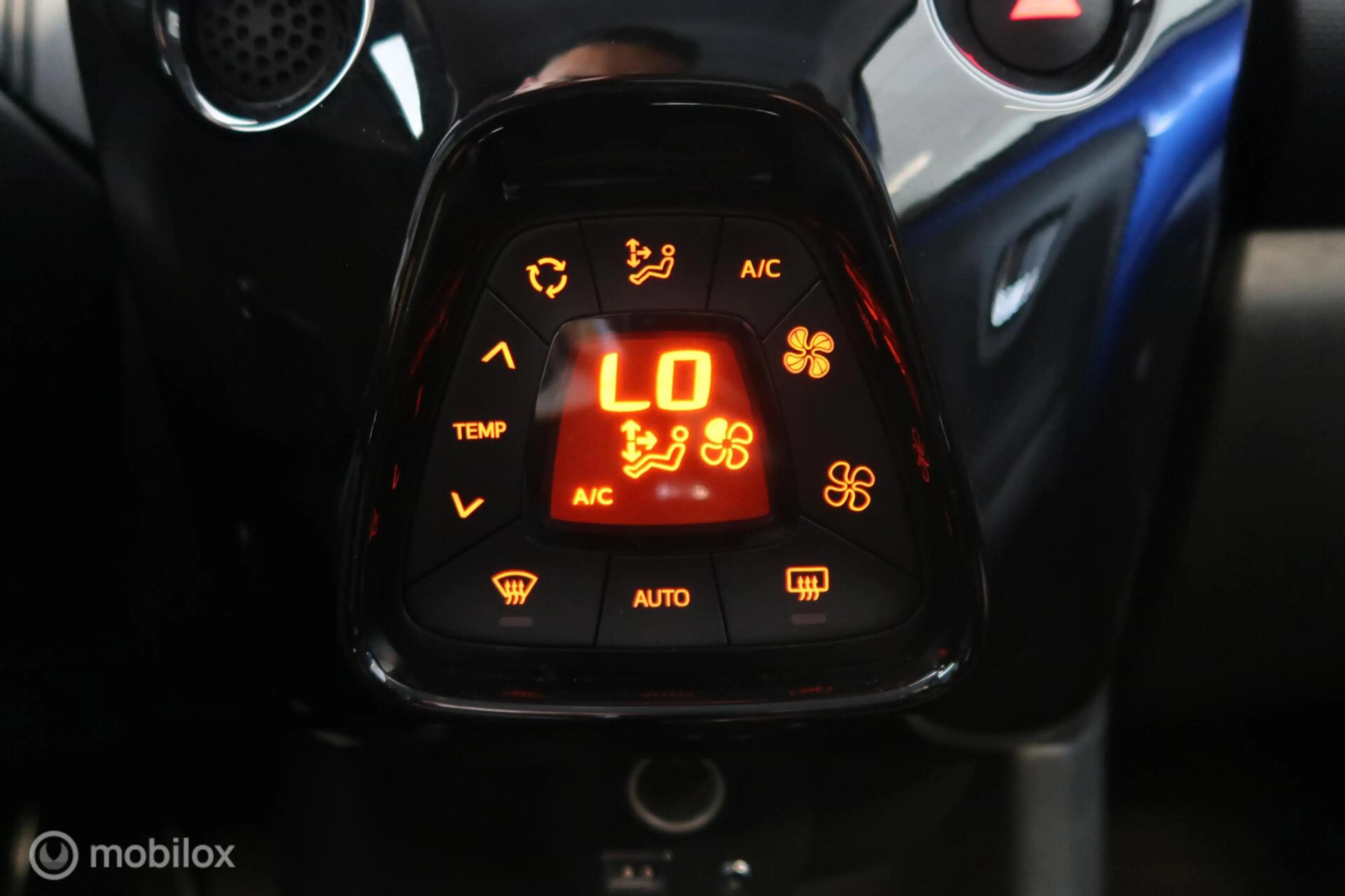 Citroen C1 1.0 VTi Shine Carplay Cruise Control Climate — photo 14