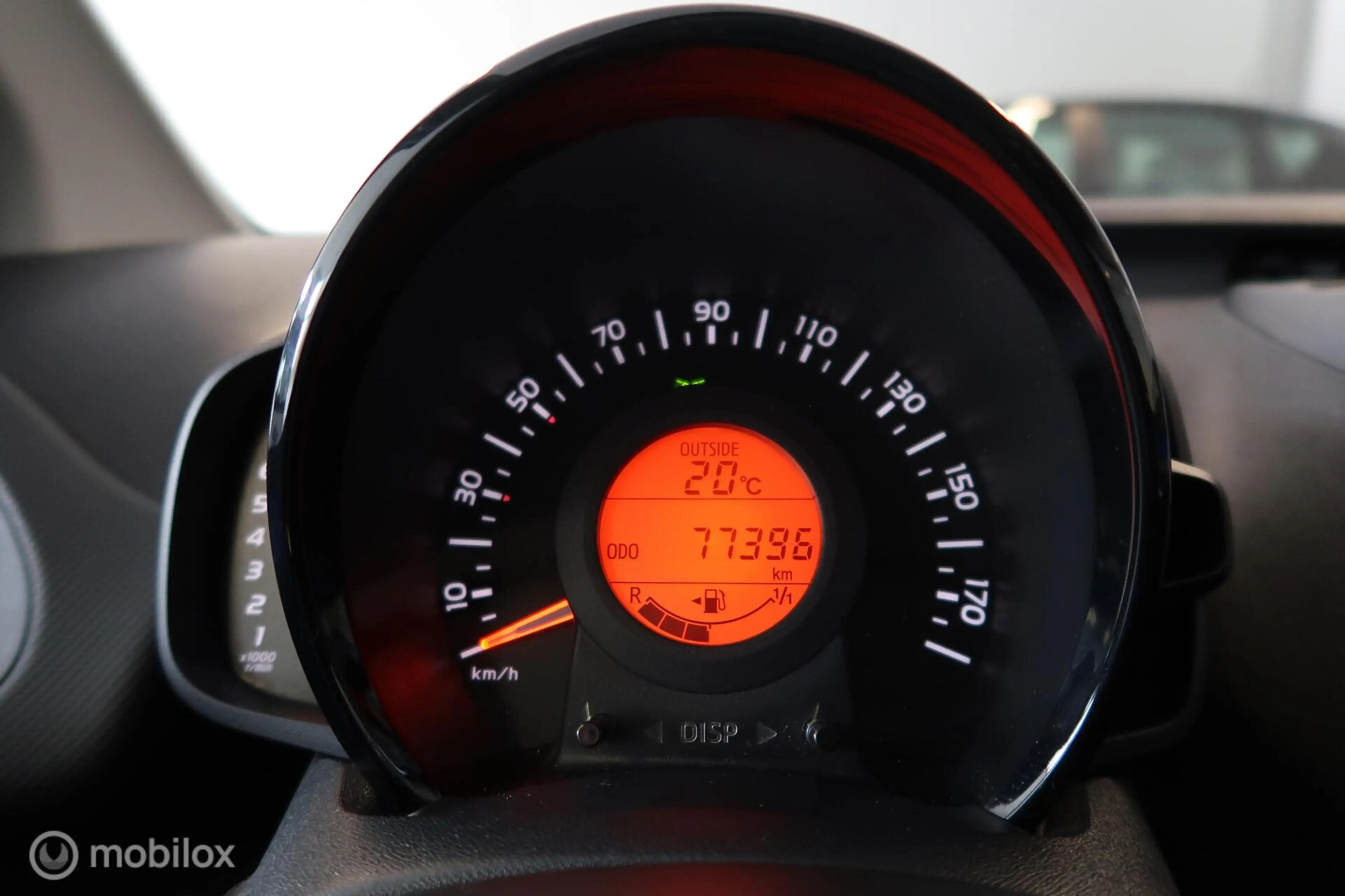 Citroen C1 1.0 VTi Shine Carplay Cruise Control Climate — photo 10