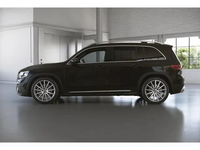 Mercedes-Benz GLB view 4