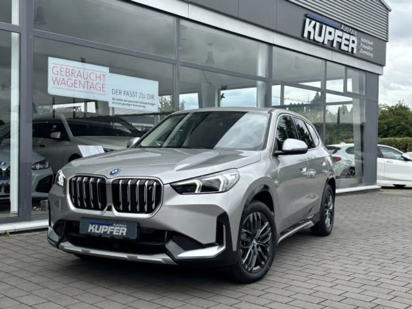 BMW X1 xDrive30 X-Line ACC°Park Prof.el.Sitze°AdLED Zilver - 1
