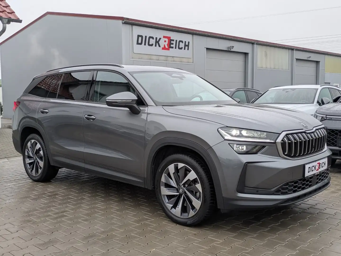 Skoda Kodiaq 2.0 TDI 4x4 Selec PANO*AHK*MATRIX*StandH. Gris - 1
