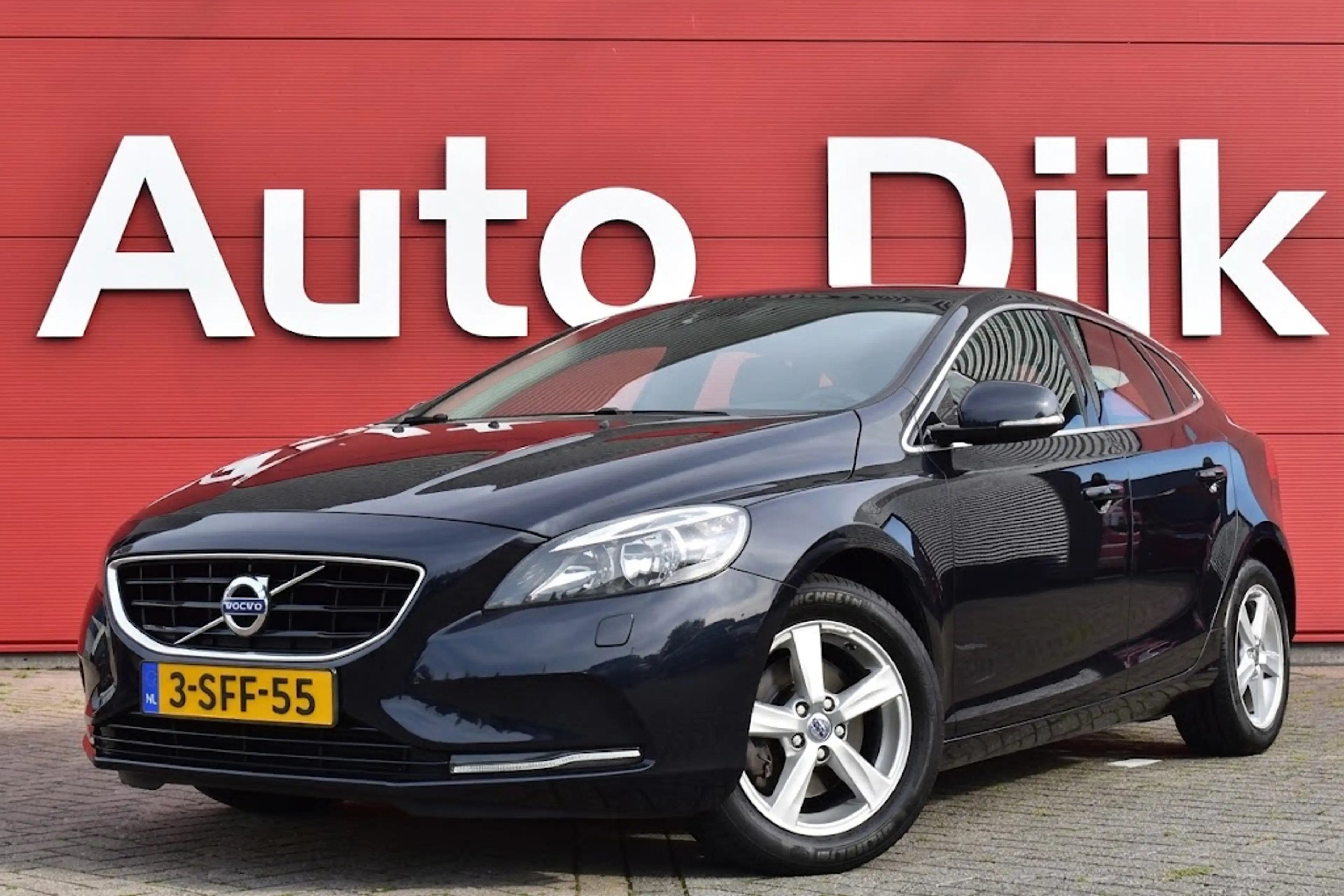 Volvo V40 1.6 T3 Momentum Navi | Trekhaak | Clima | Cruise |
