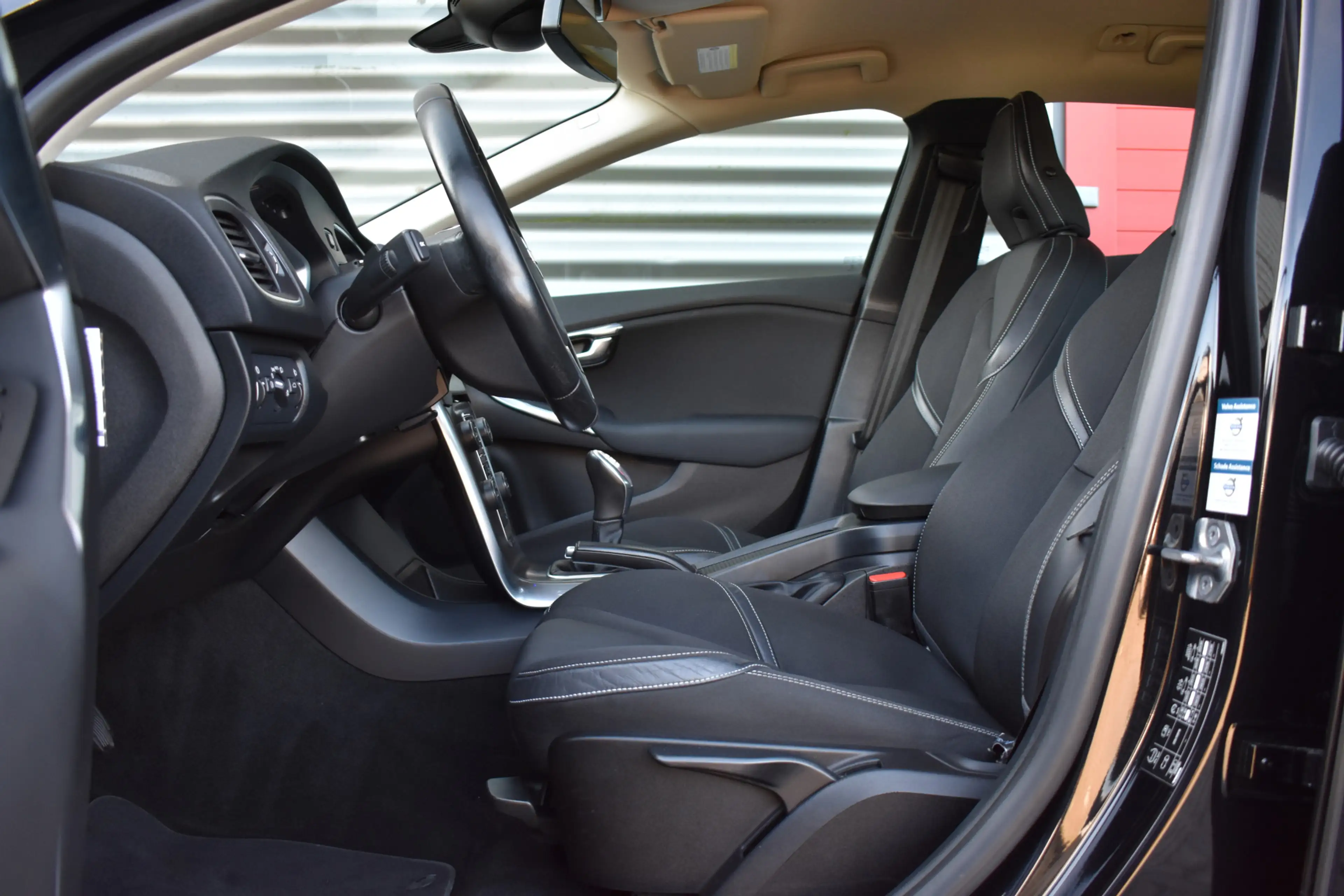 Volvo V40 1.6 T3 Momentum Navi | Trekhaak | Clima | Cruise | — photo 3