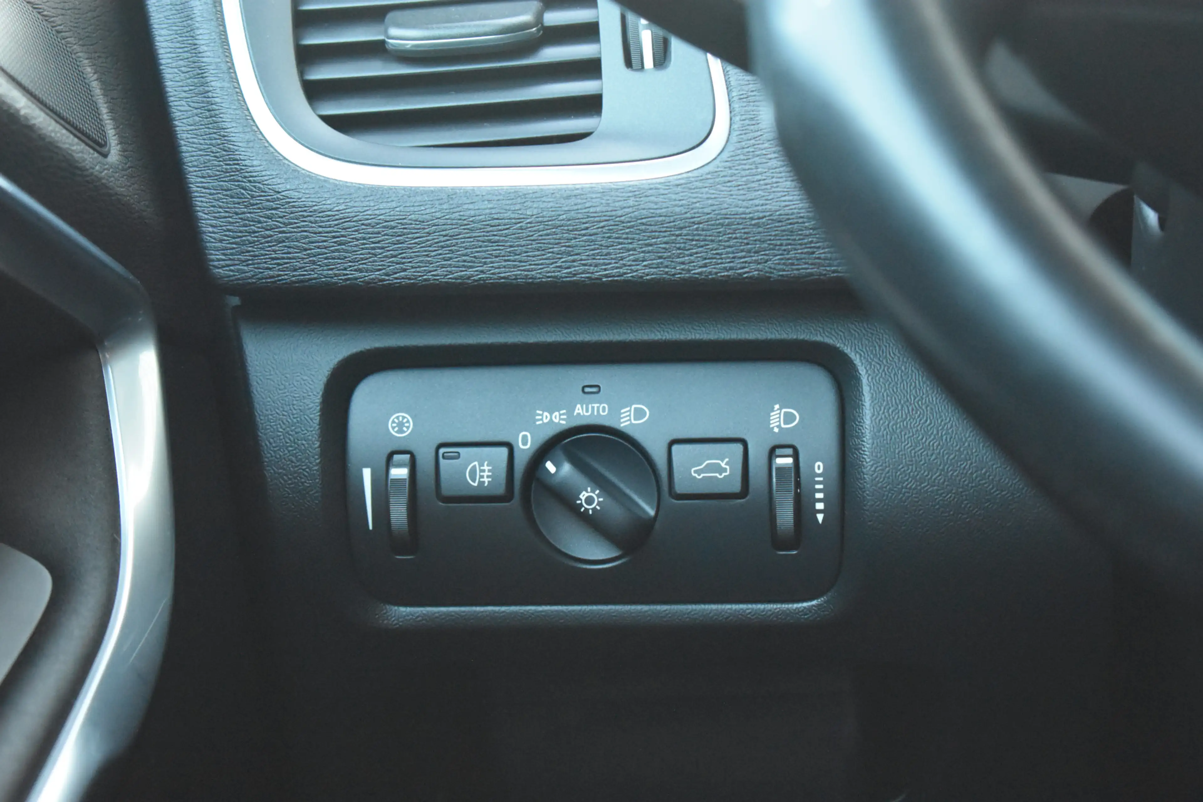 Volvo V40 1.6 T3 Momentum Navi | Trekhaak | Clima | Cruise | — photo 15