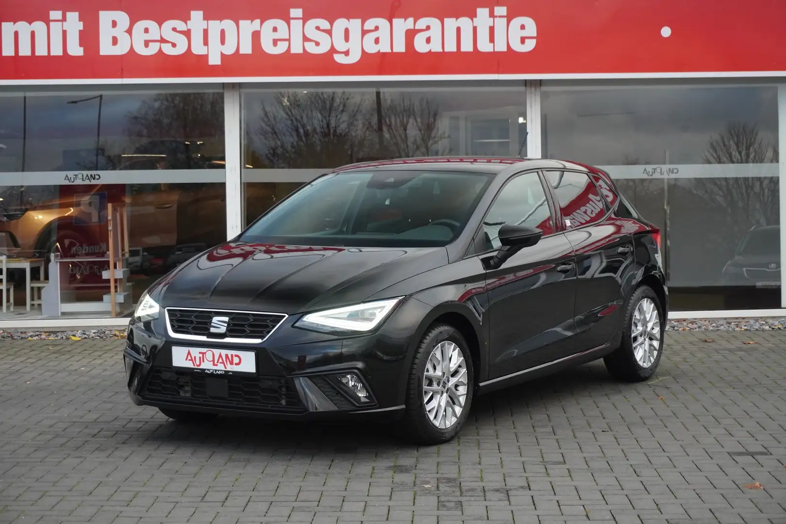 SEAT Ibiza 1.0 TSI DSG FR LED Navi Kamera Sitzheizung Schwarz - 2