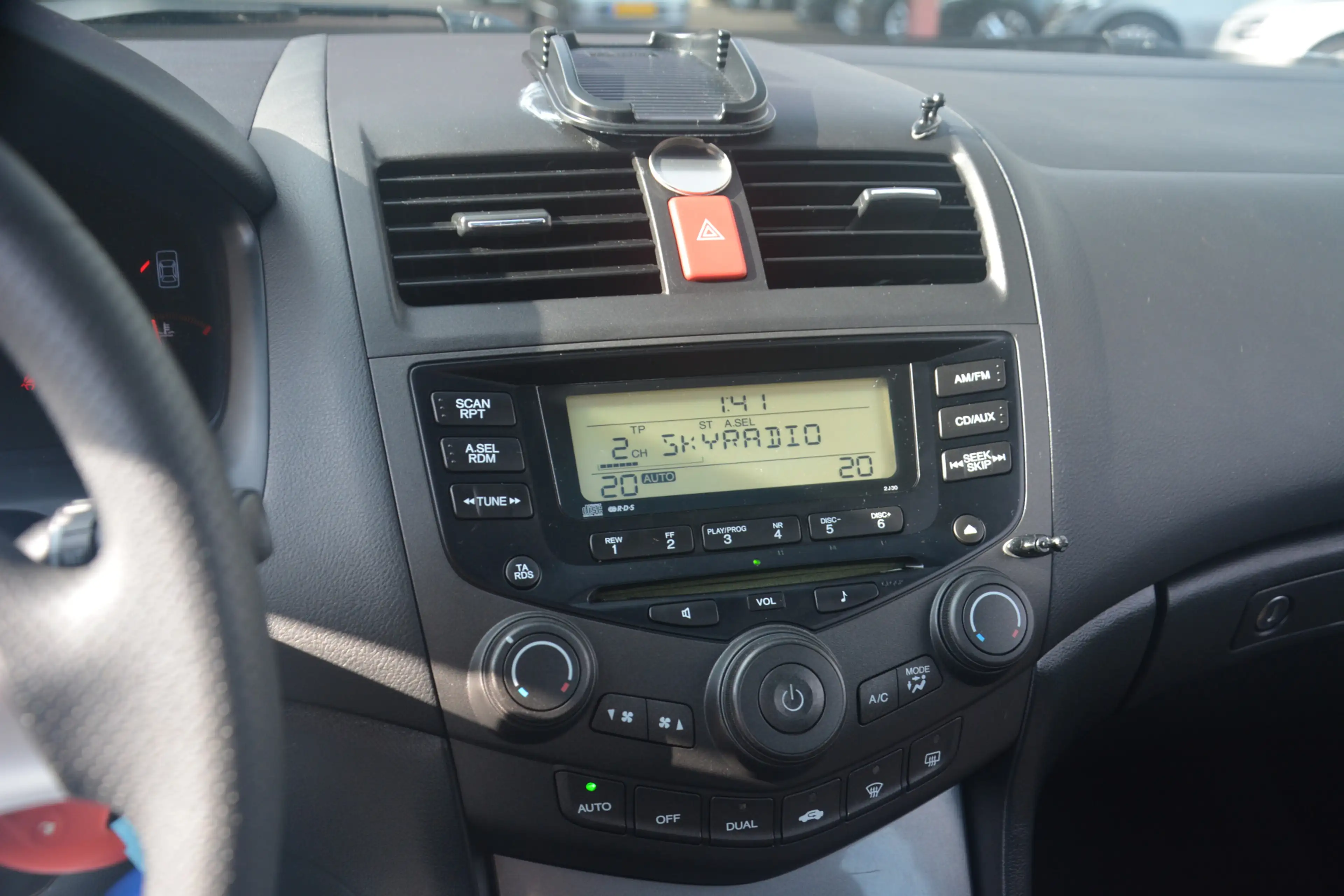 Honda Accord 2.0i Comfort — photo 10