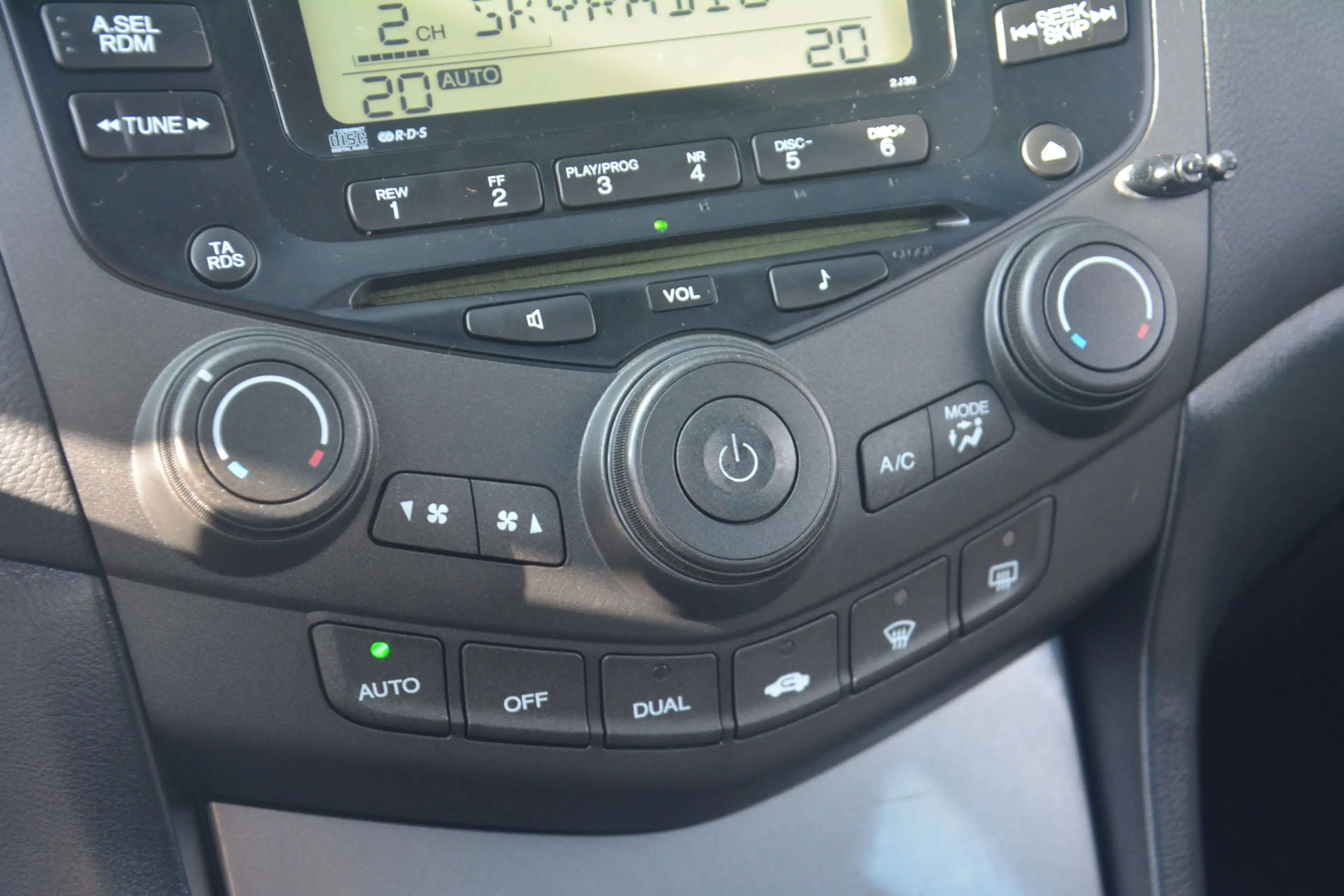 Honda Accord 2.0i Comfort — photo 12