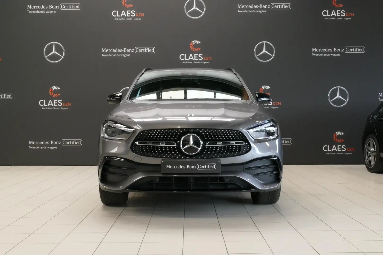 Mercedes-Benz GLA 250 250e AMG Line DOS 7495 Grijs - 2