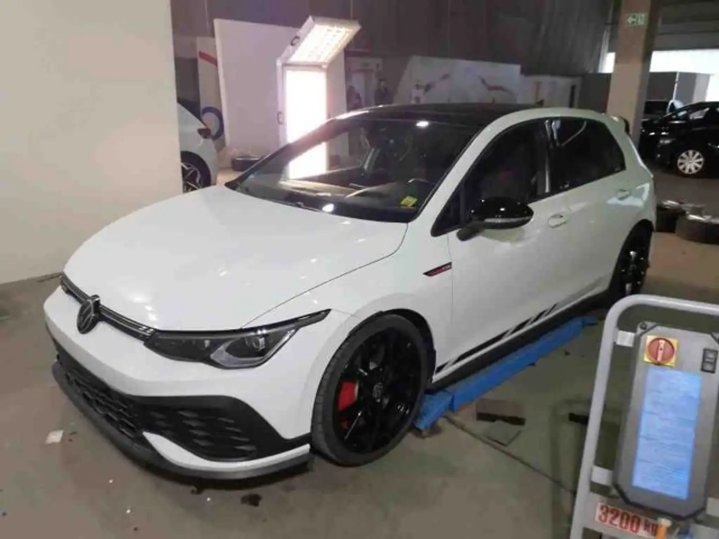 Volkswagen Golf GTI CLUBSPORT BLACK STYLE LM19 PANO HARMAN Weiß - 2