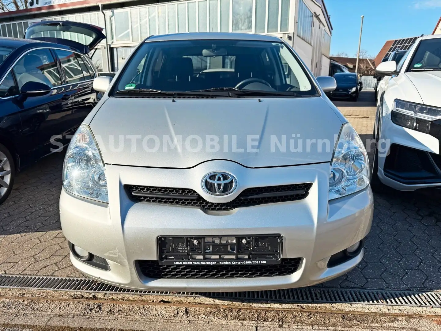 Toyota Corolla Verso 2.2 D-4D Team*7SITZ*PDC*TEMPO* Silber - 2