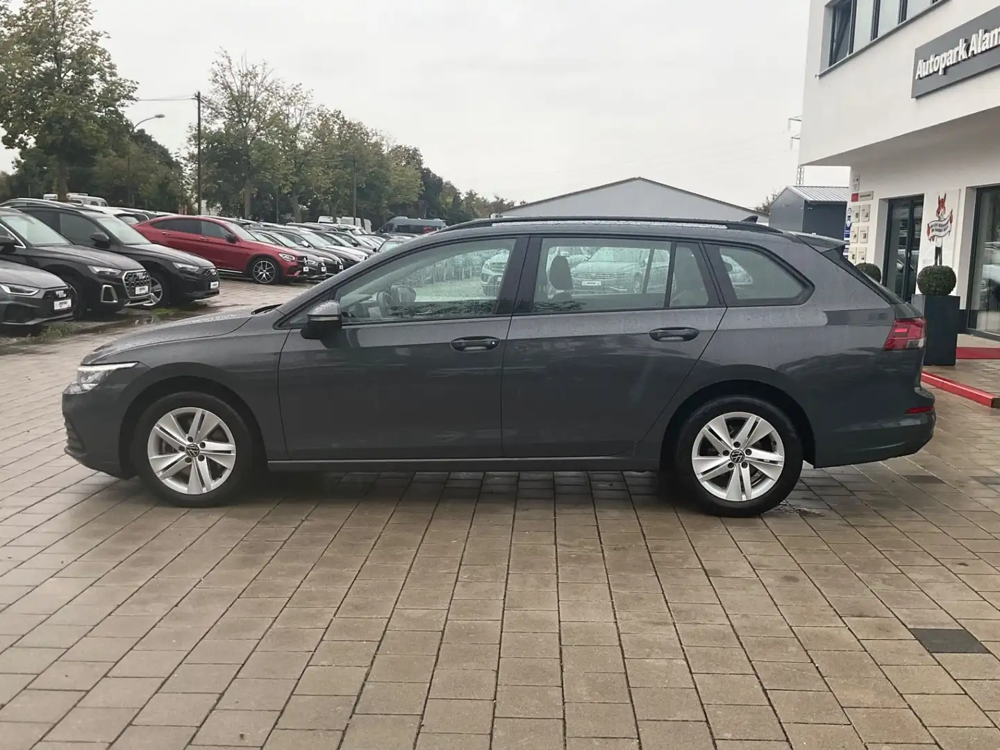 Volkswagen Golf VIII Variant Life ACC Lane Sound ViCo Grau - 2