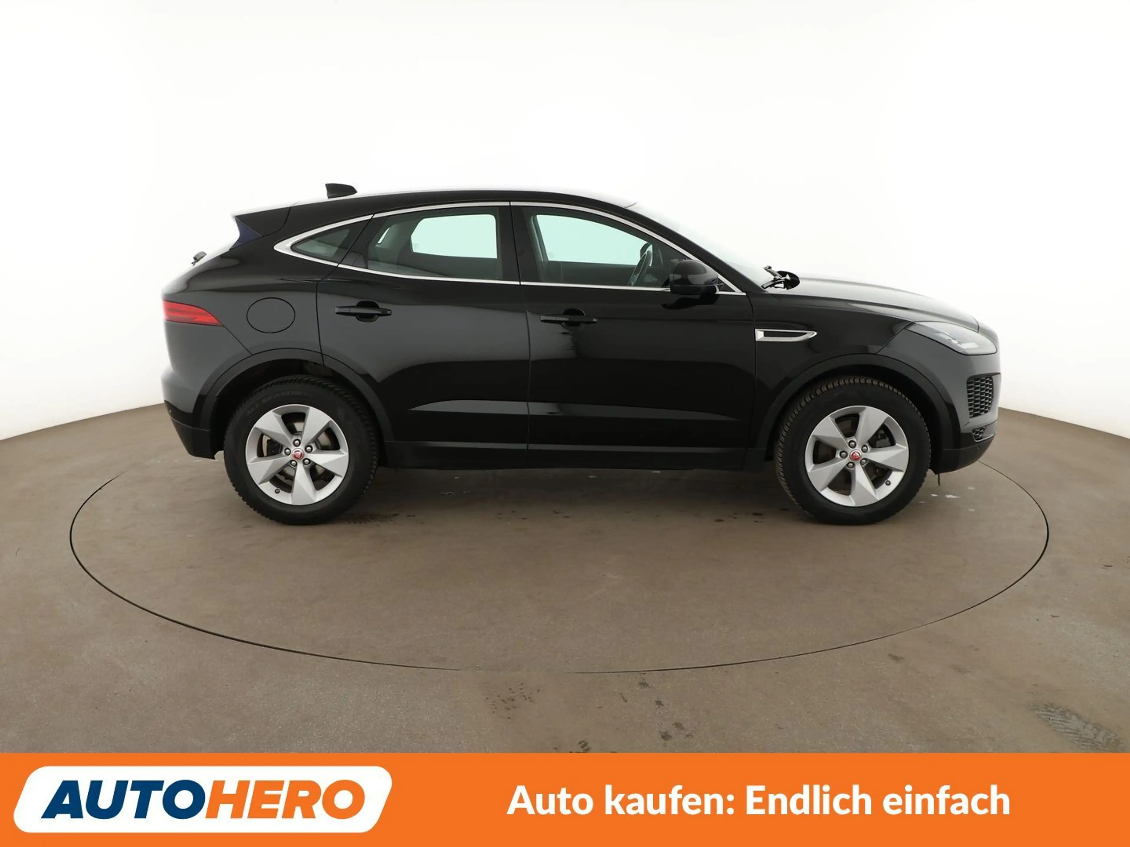Jaguar E-Pace D150 Basis *LED*TEMPO*CAM*PDC*SHZ* — photo 7