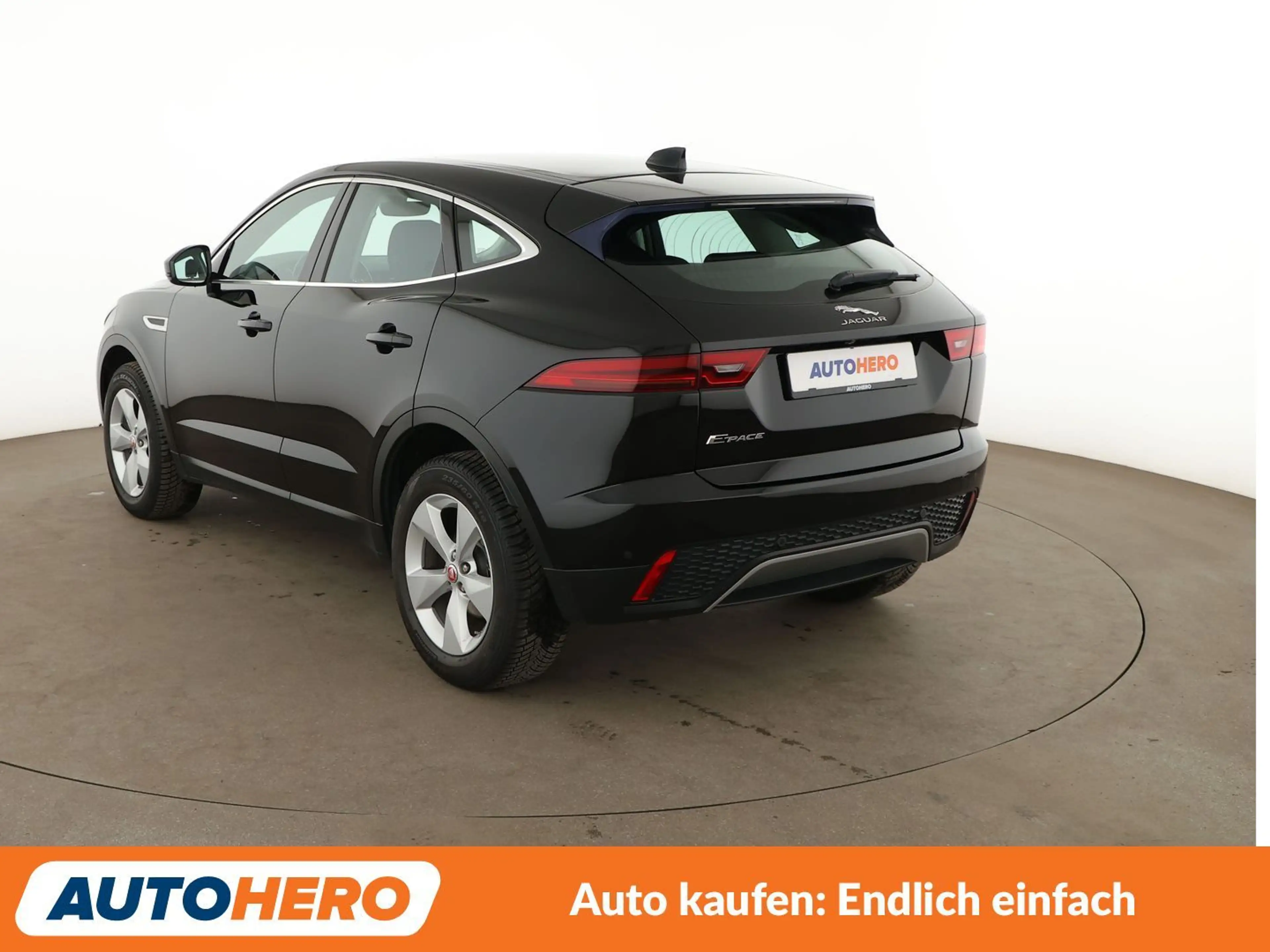 Jaguar E-Pace D150 Basis *LED*TEMPO*CAM*PDC*SHZ* — photo 4
