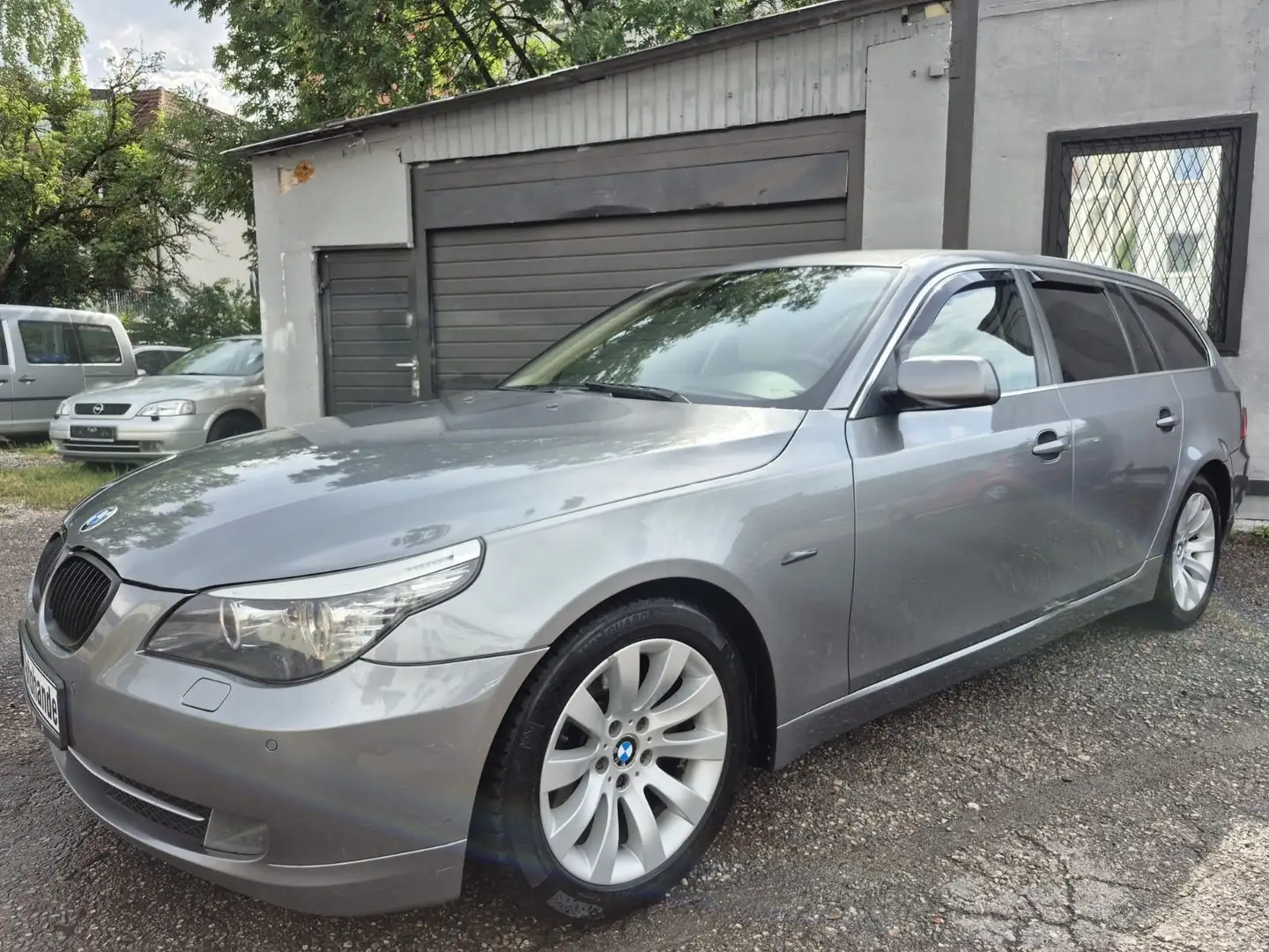 BMW 530 5 Touring 530d Aut  Xenon Leder Navi PDC Grau - 1