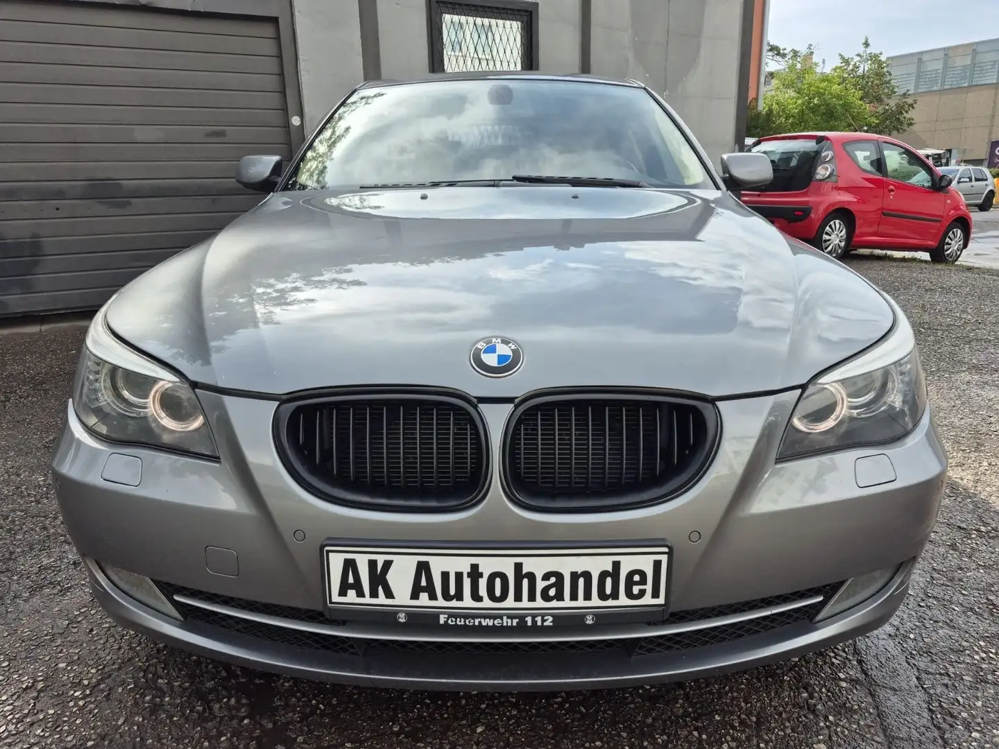 BMW 530 5 Touring 530d Aut  Xenon Leder Navi PDC Grau - 2