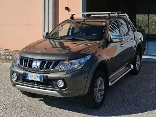 Mitsubishi L200 L200 Cab V 2016 d.cab 2.4d Intense Diamond Pack 4wd 181cv N1 E6