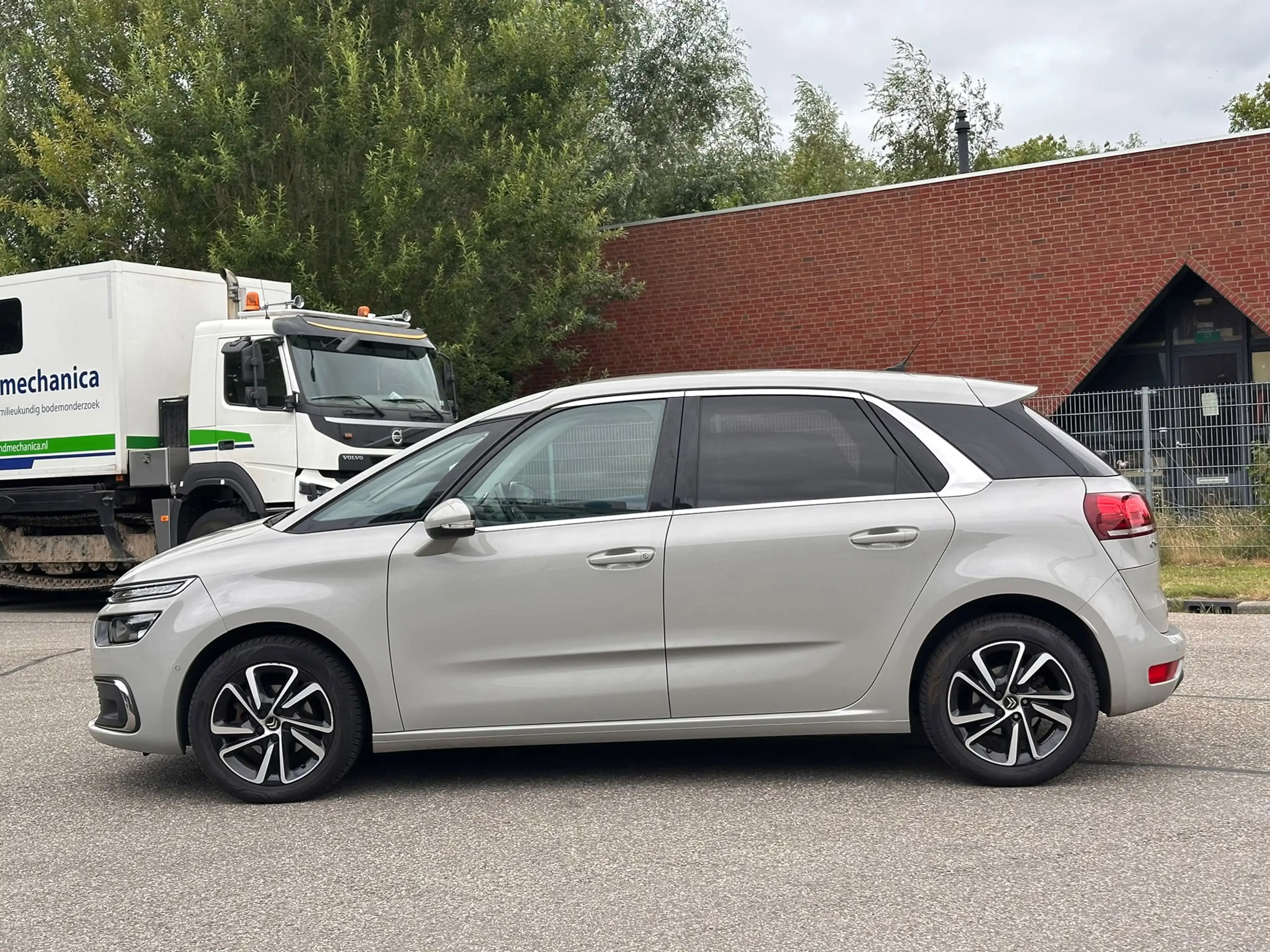 Citroen C4 Picasso 1.2 PureTech Shine Automaat*Achteruit camera*Distr — photo 2
