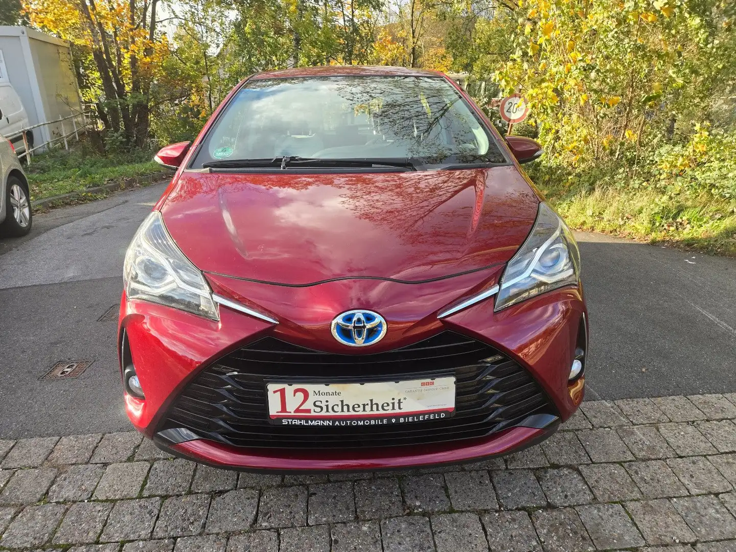 Toyota Yaris Hybrid Comfort NAVI KAMERA AHK AUTOMATIK Rot - 2