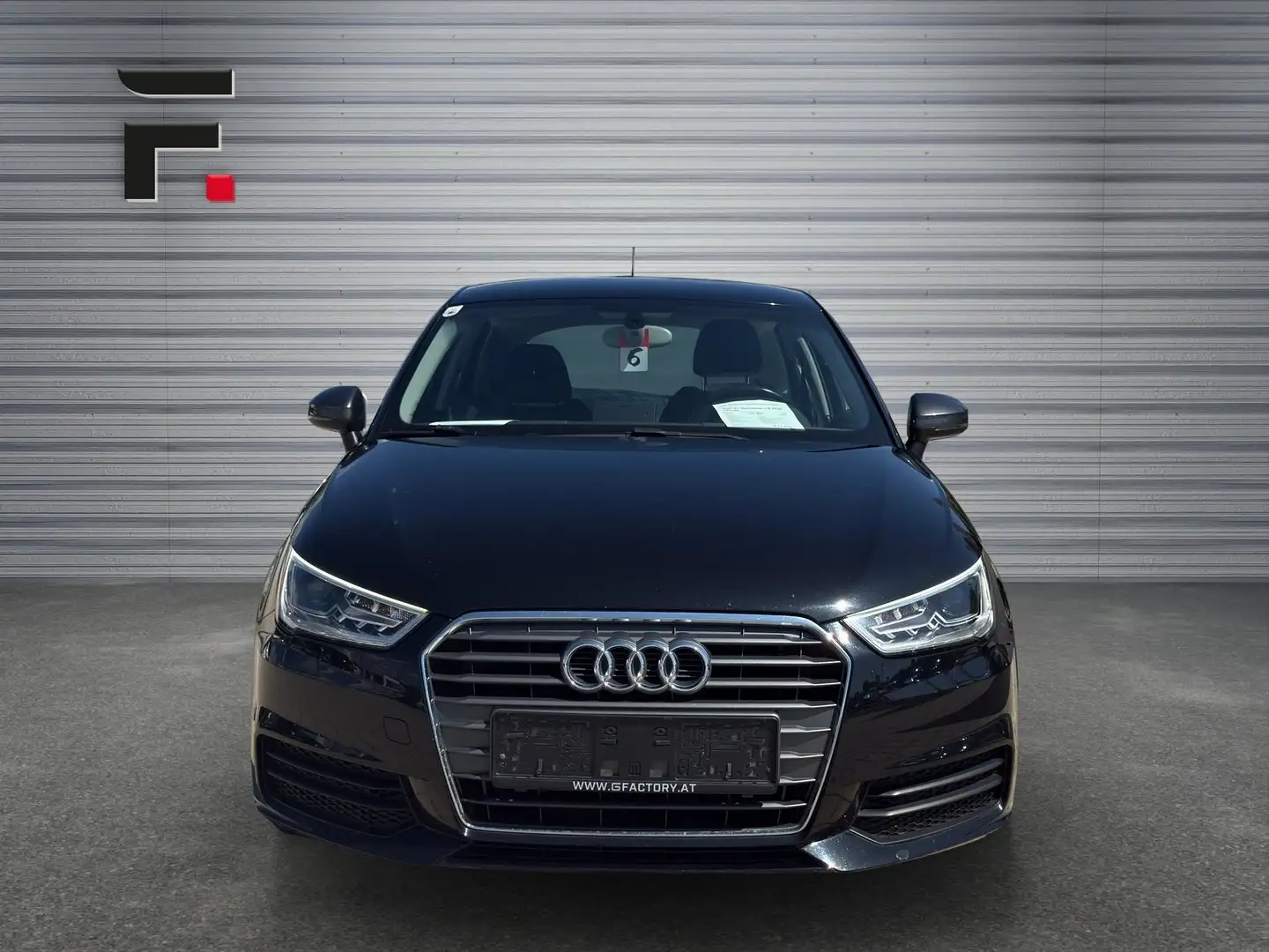 Audi A1 1.0 TFSI intense Schwarz - 2