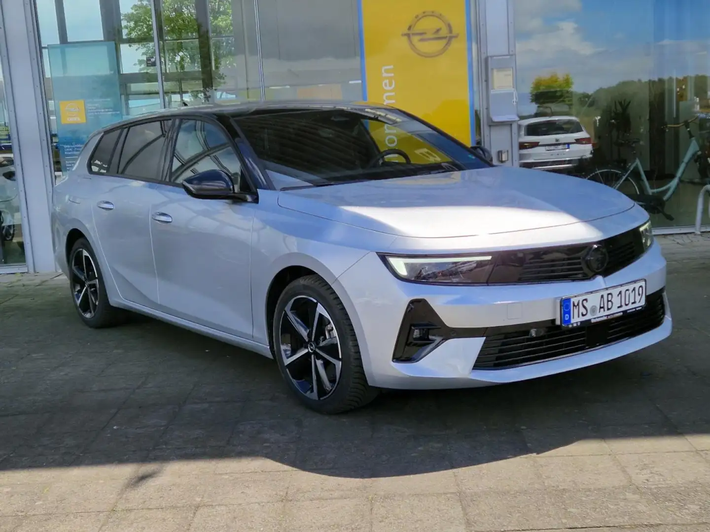 Opel Astra ST GS Line Plug-in-Hybrid Silber - 2