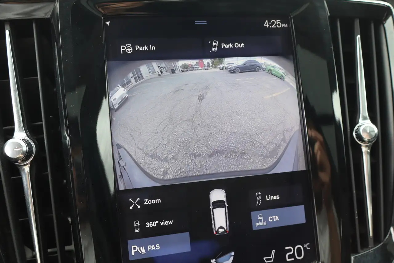 Volvo V90 Cross Country снимка Volvo V90 Cross Country