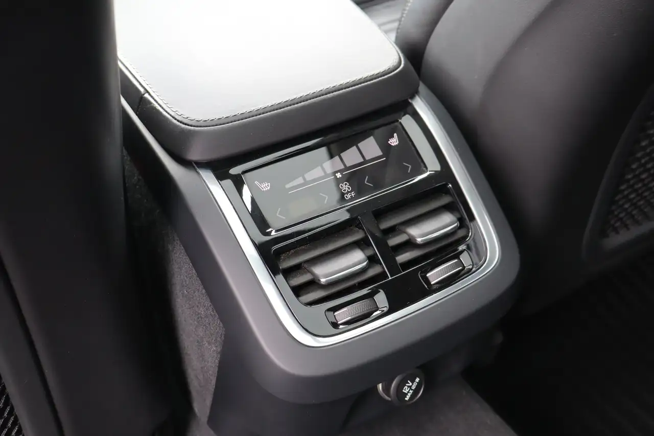 Volvo V90 Cross Country снимка Volvo V90 Cross Country