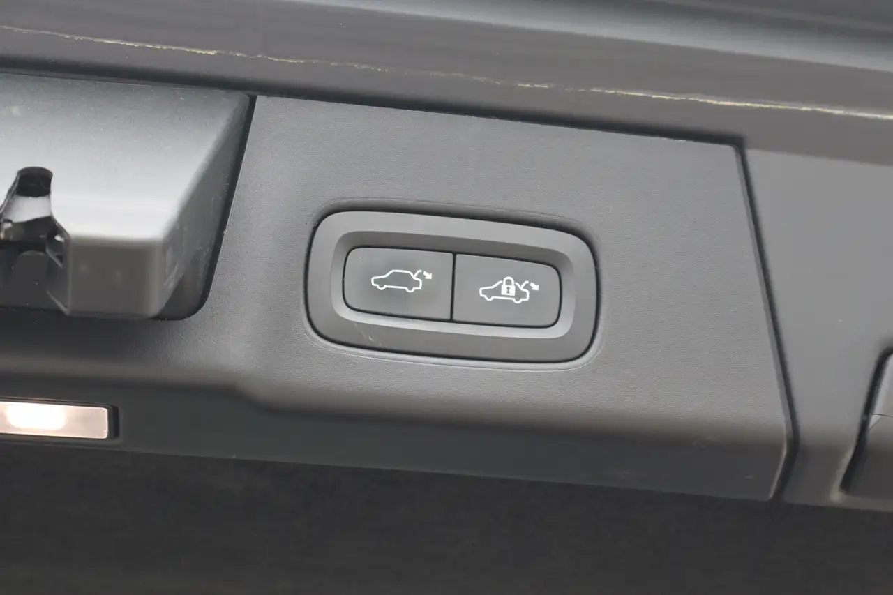 Volvo V90 Cross Country снимка Volvo V90 Cross Country