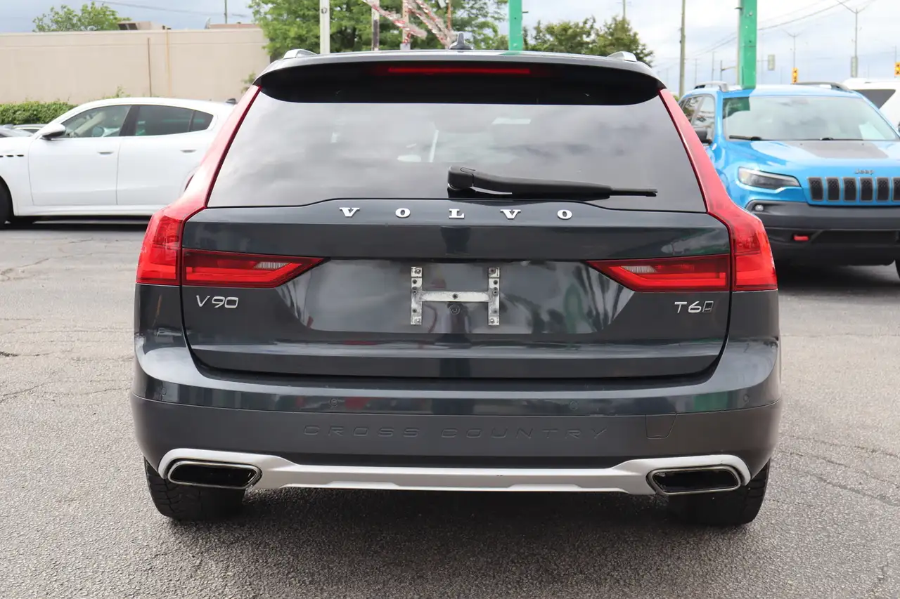 Volvo V90 Cross Country снимка Volvo V90 Cross Country