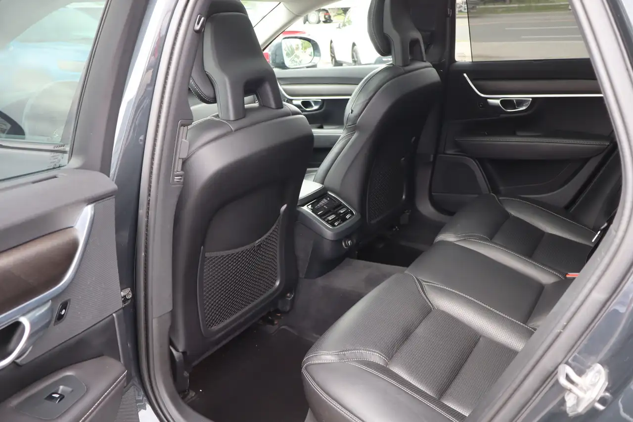 Volvo V90 Cross Country снимка Volvo V90 Cross Country