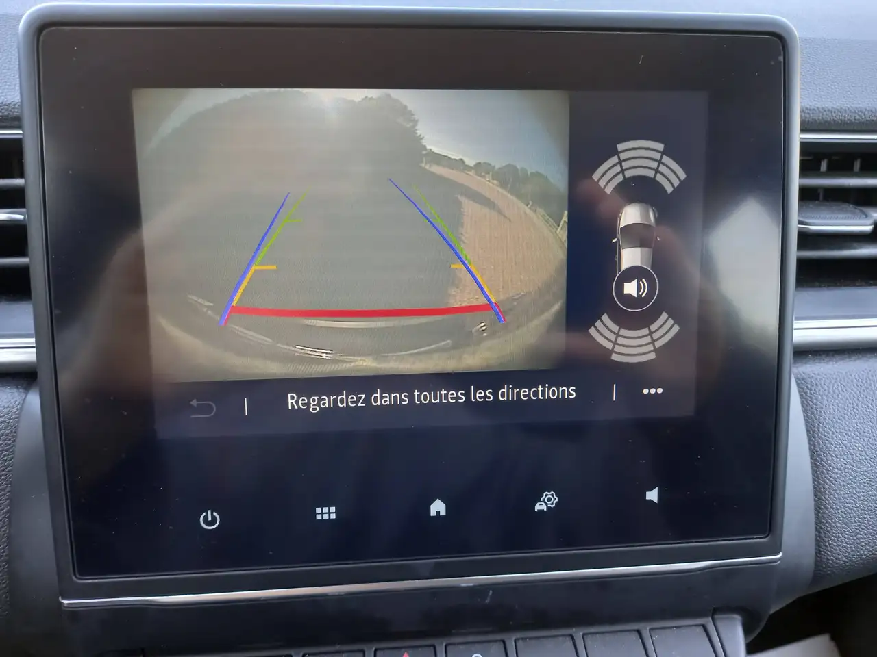 Renault Captur — photo 14