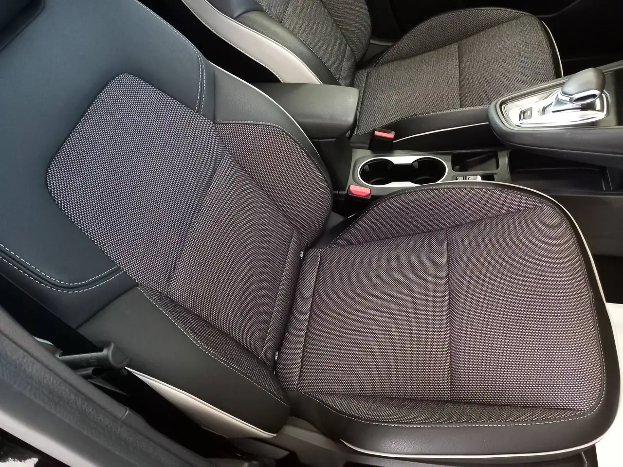 Renault Captur — photo 12