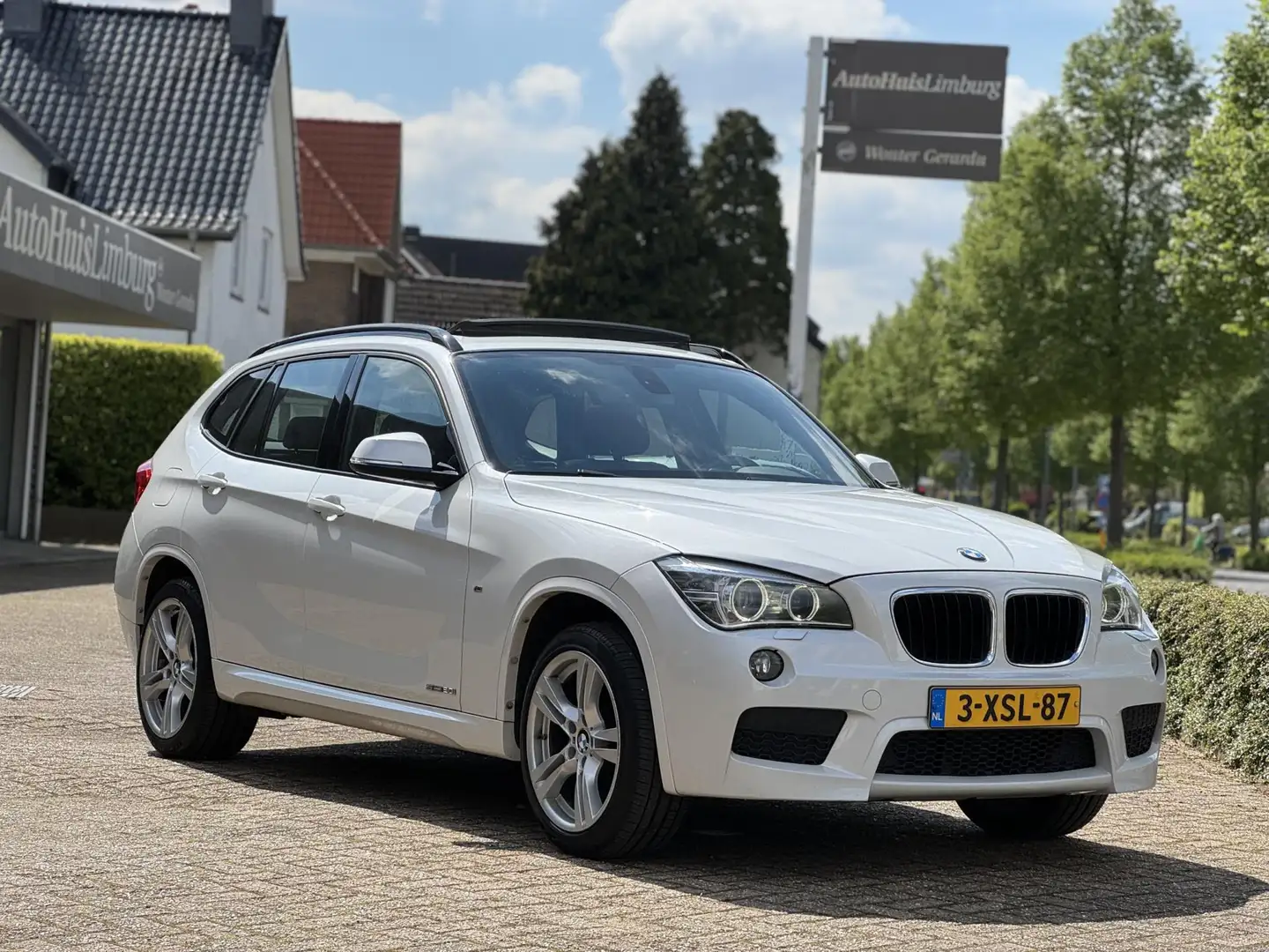 BMW X1 SDrive20i High Executive|M-Pakket|Pano|Leer|Parelm Wit - 1