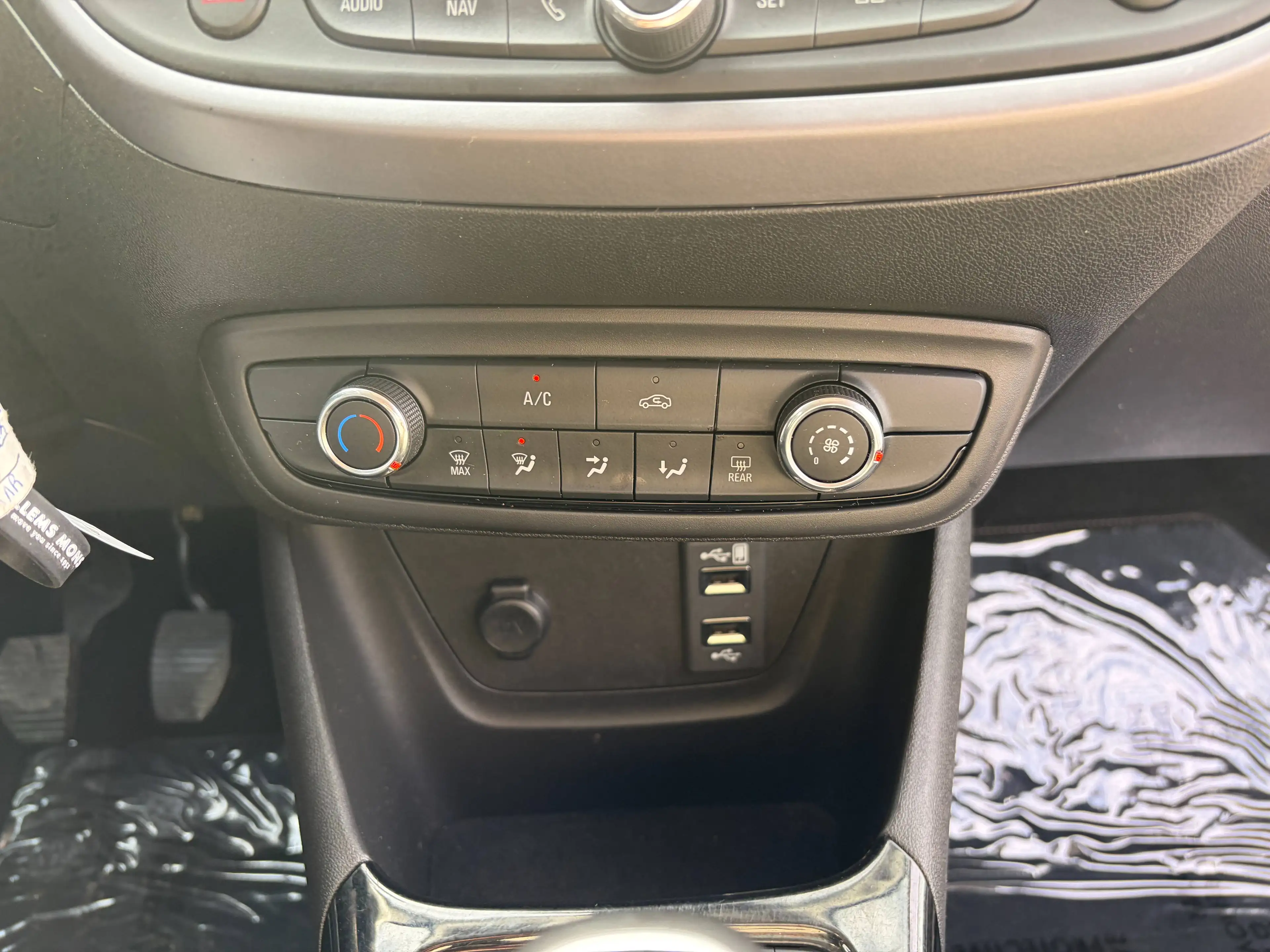 Opel Crossland X Crossland X 1.2 Turbo ECOTEC Edition S/S — photo 14