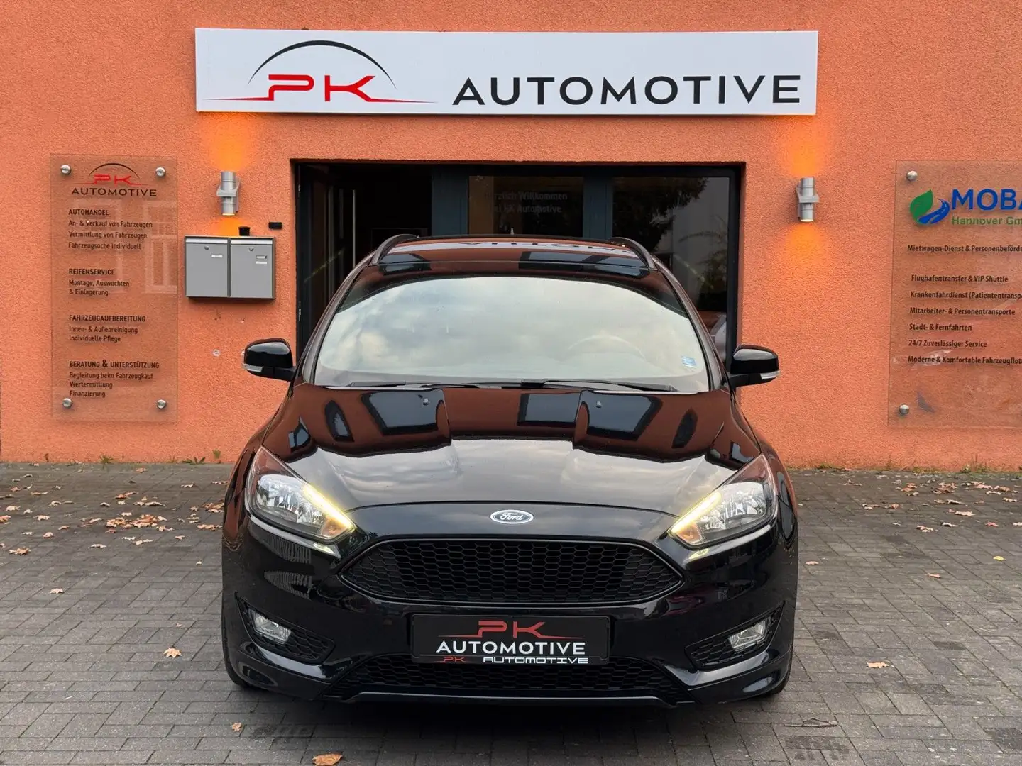 Ford Focus Turnier ST-Line *LED*NAVI*PDC Schwarz - 1