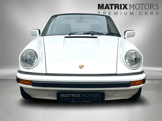 Porsche 911 view 9
