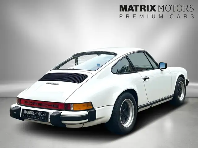 Porsche 911 view 2
