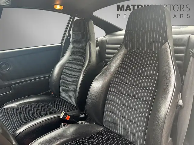 Porsche 911 view 8