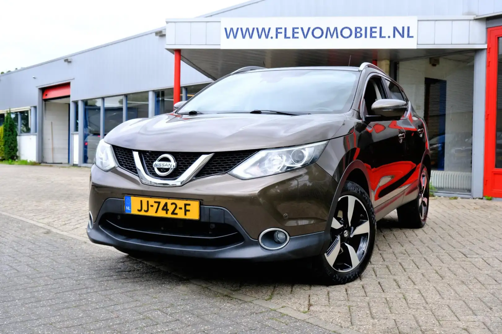 Nissan Qashqai 1.2 N-Connecta Aut. Pano|DAB+|Clima|360 camera Bruin - 1
