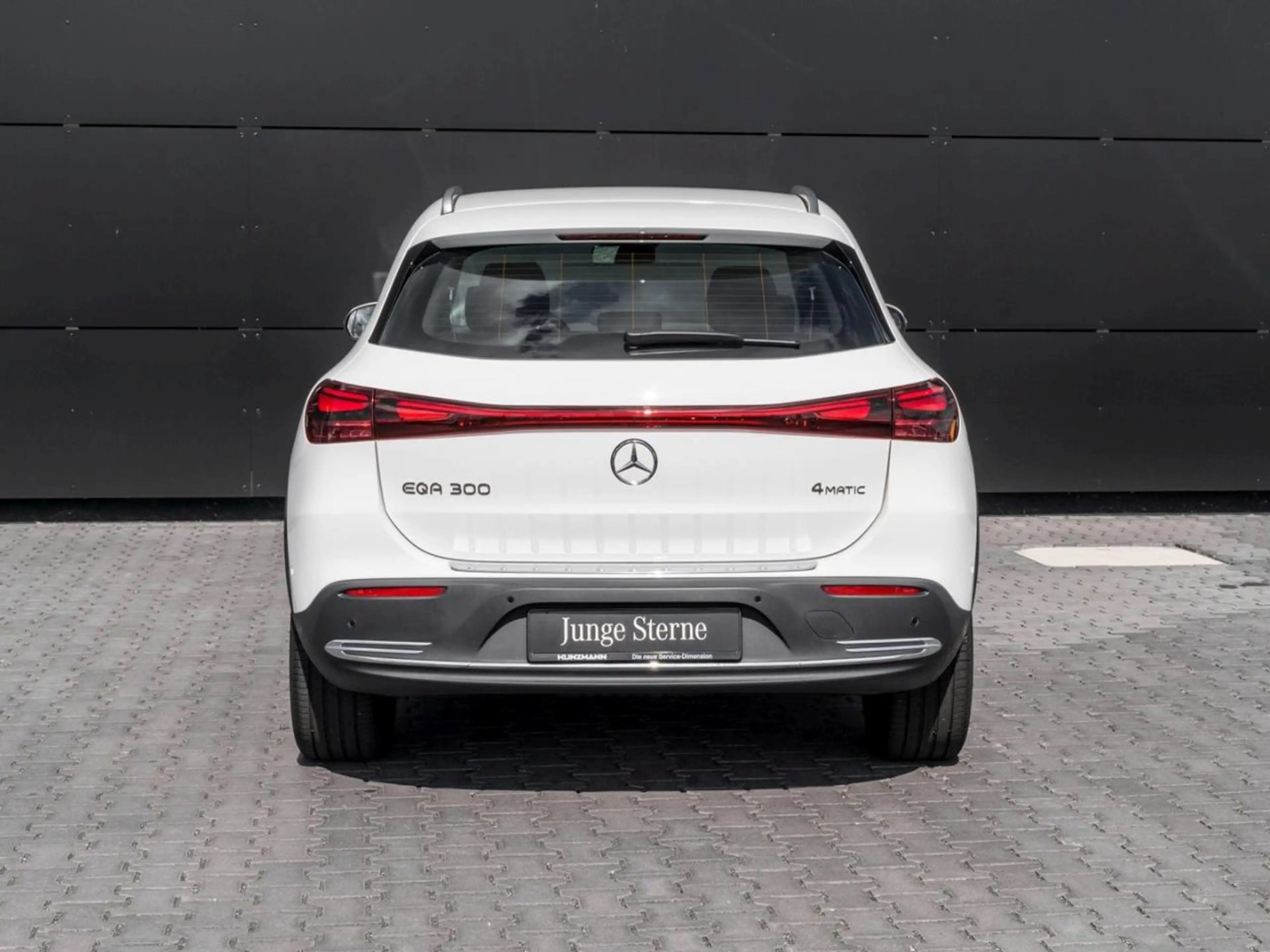 Mercedes-Benz EQA 300 4M Progressive MBUXNavi-Prem. Kamera — photo 4