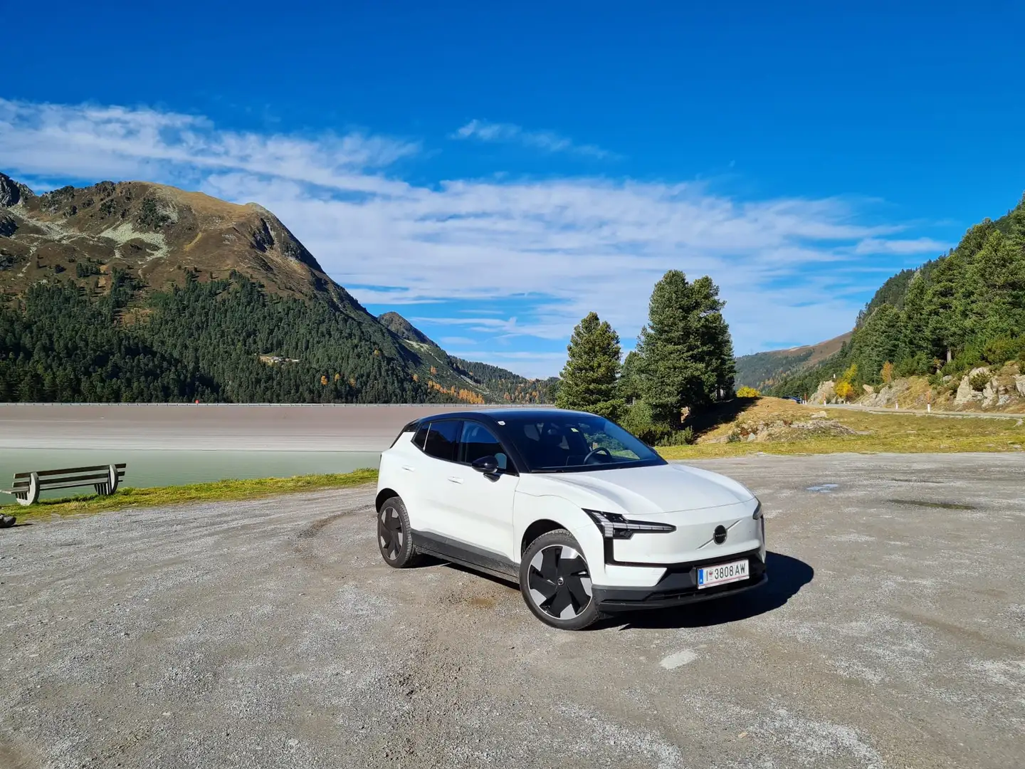 Volvo EX30 EX30 Twin Motor Performance AWD 69kWh Plus Plus Alb - 1