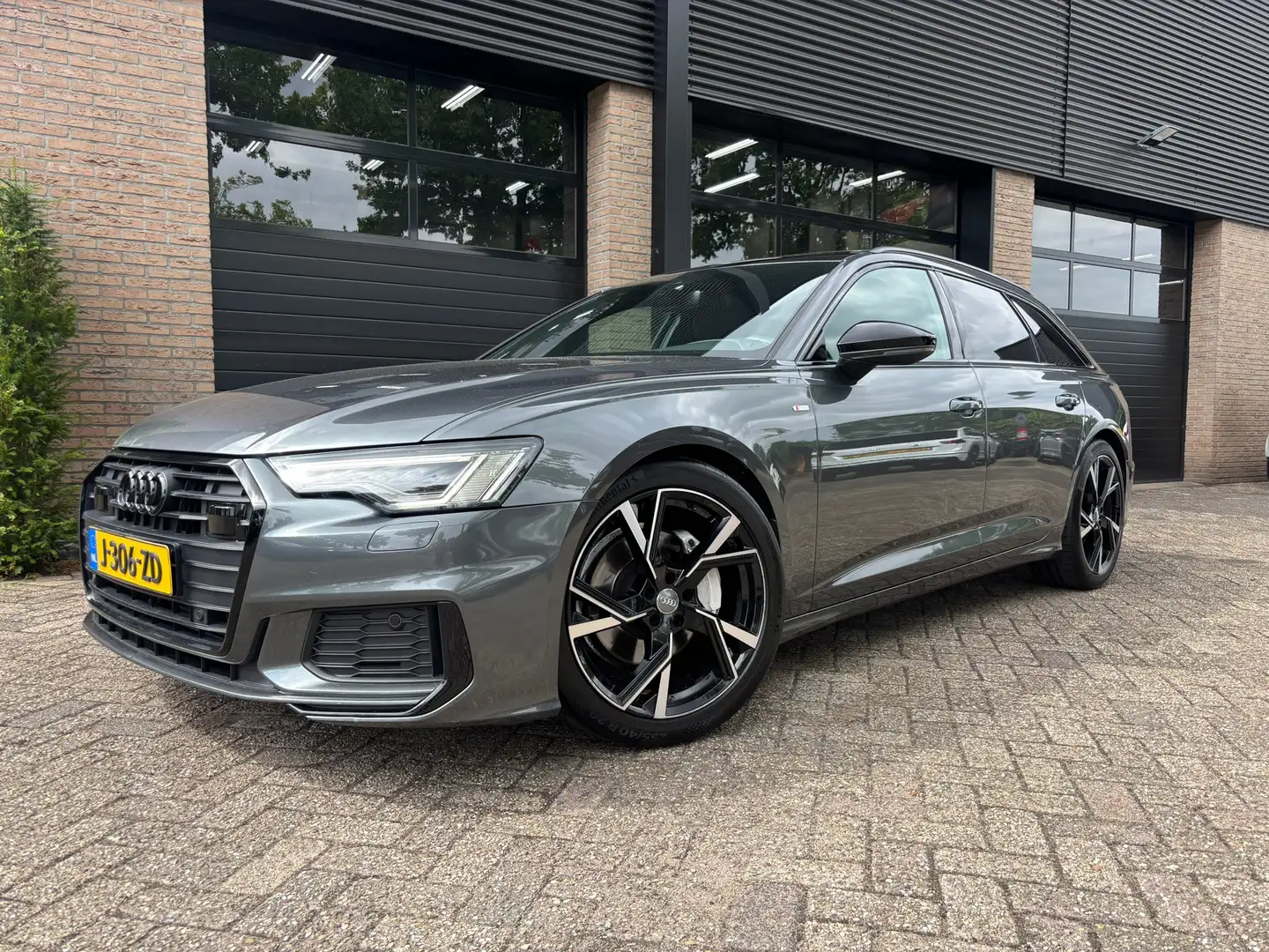 Audi A6 Avant 45 TFSI S edition 245PK Pano Grijs - 1