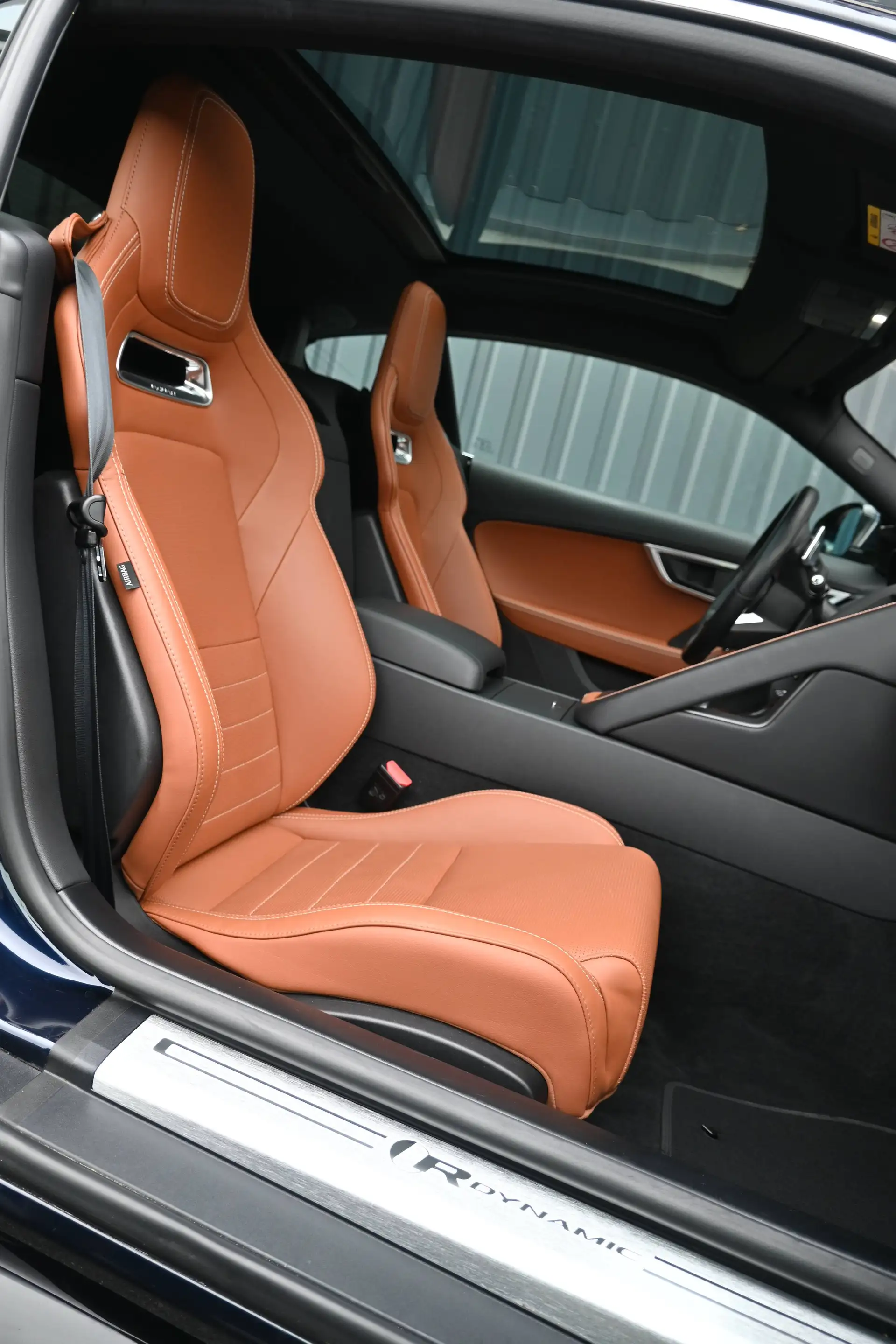 Jaguar F-Type F-type Coupé 2.0 i4 P300 Rdynamic Pano Meridian Camera, Seat cooling — photo 14